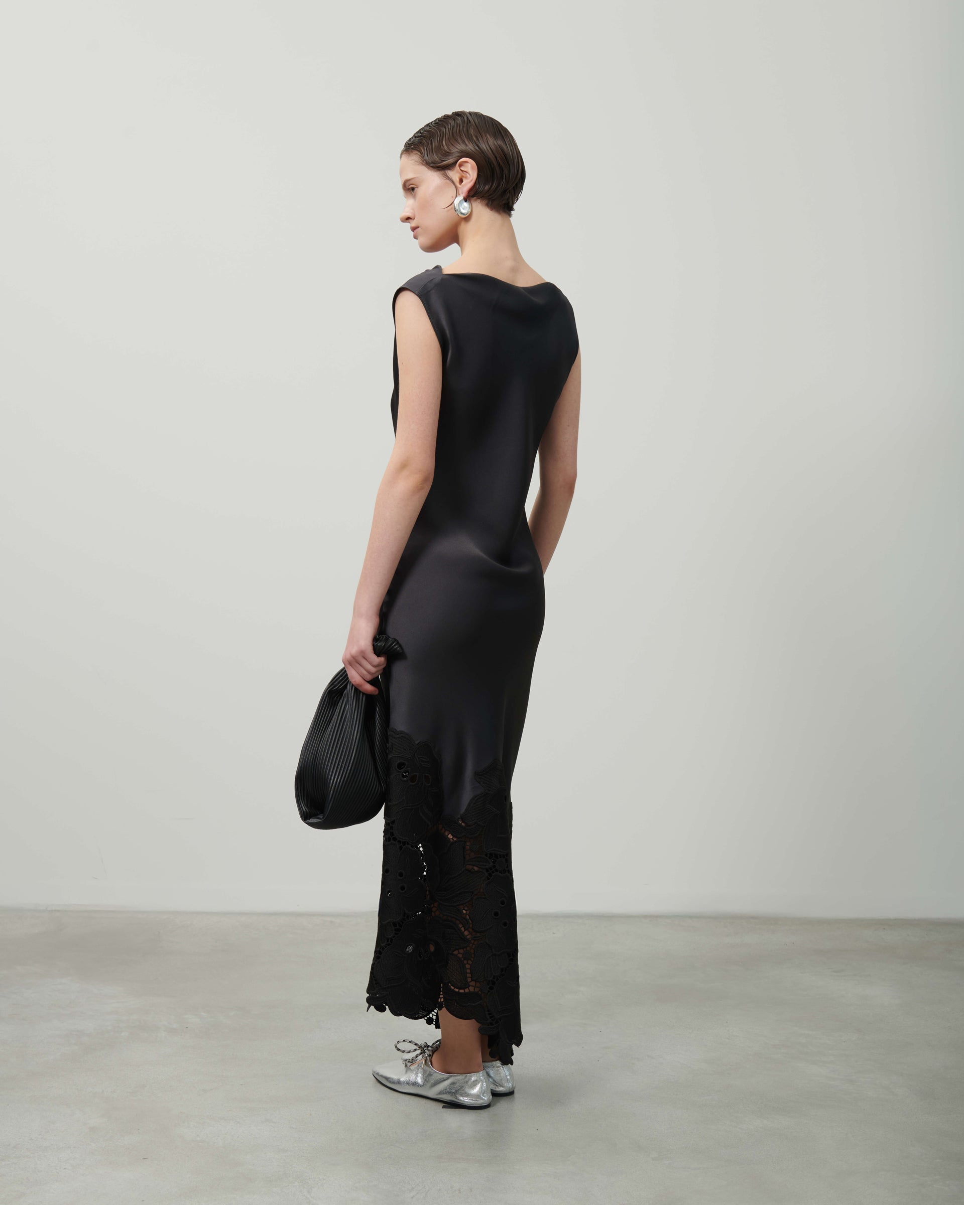 ABITO CON VOLANT IN PIZZO