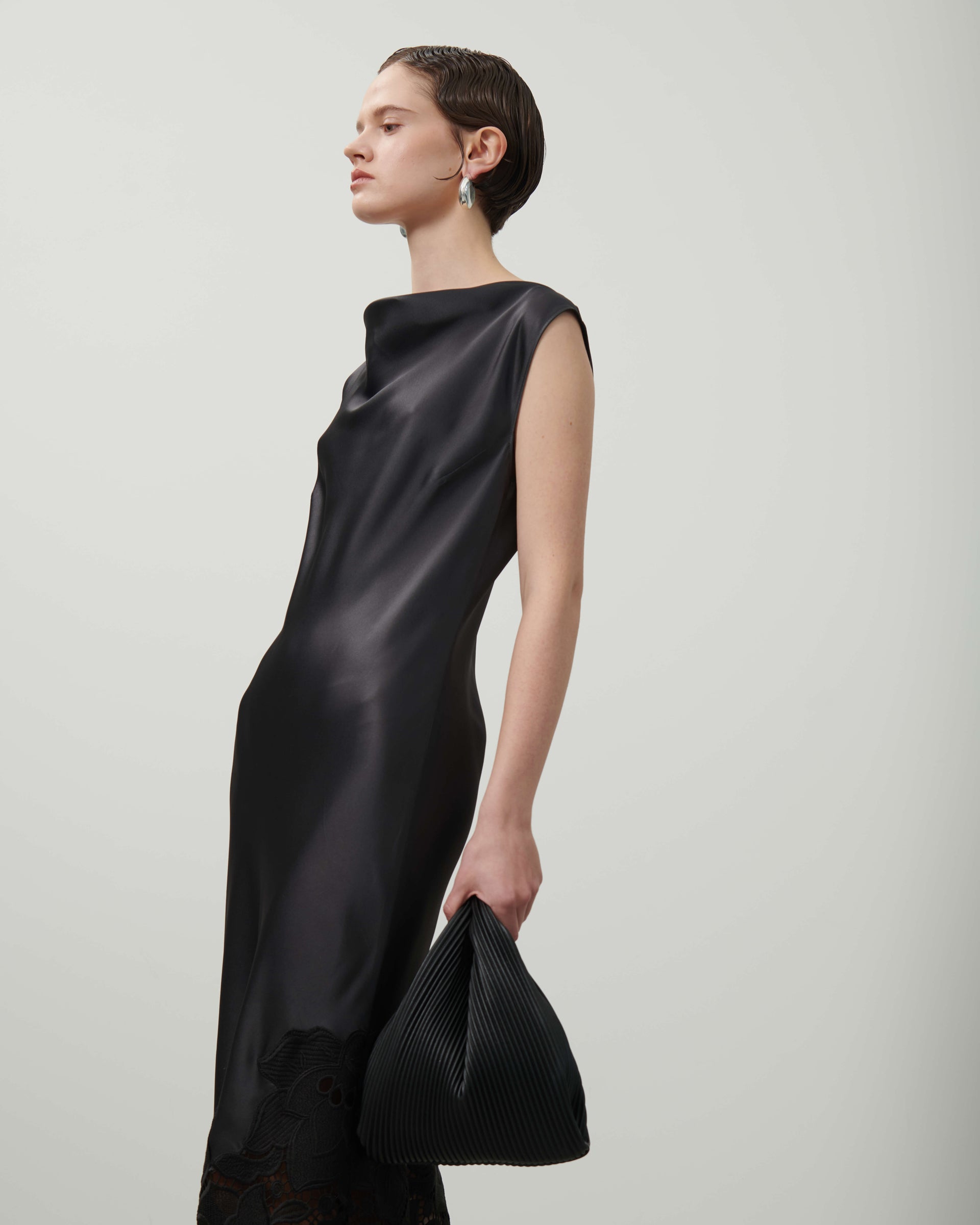 ABITO CON VOLANT IN PIZZO