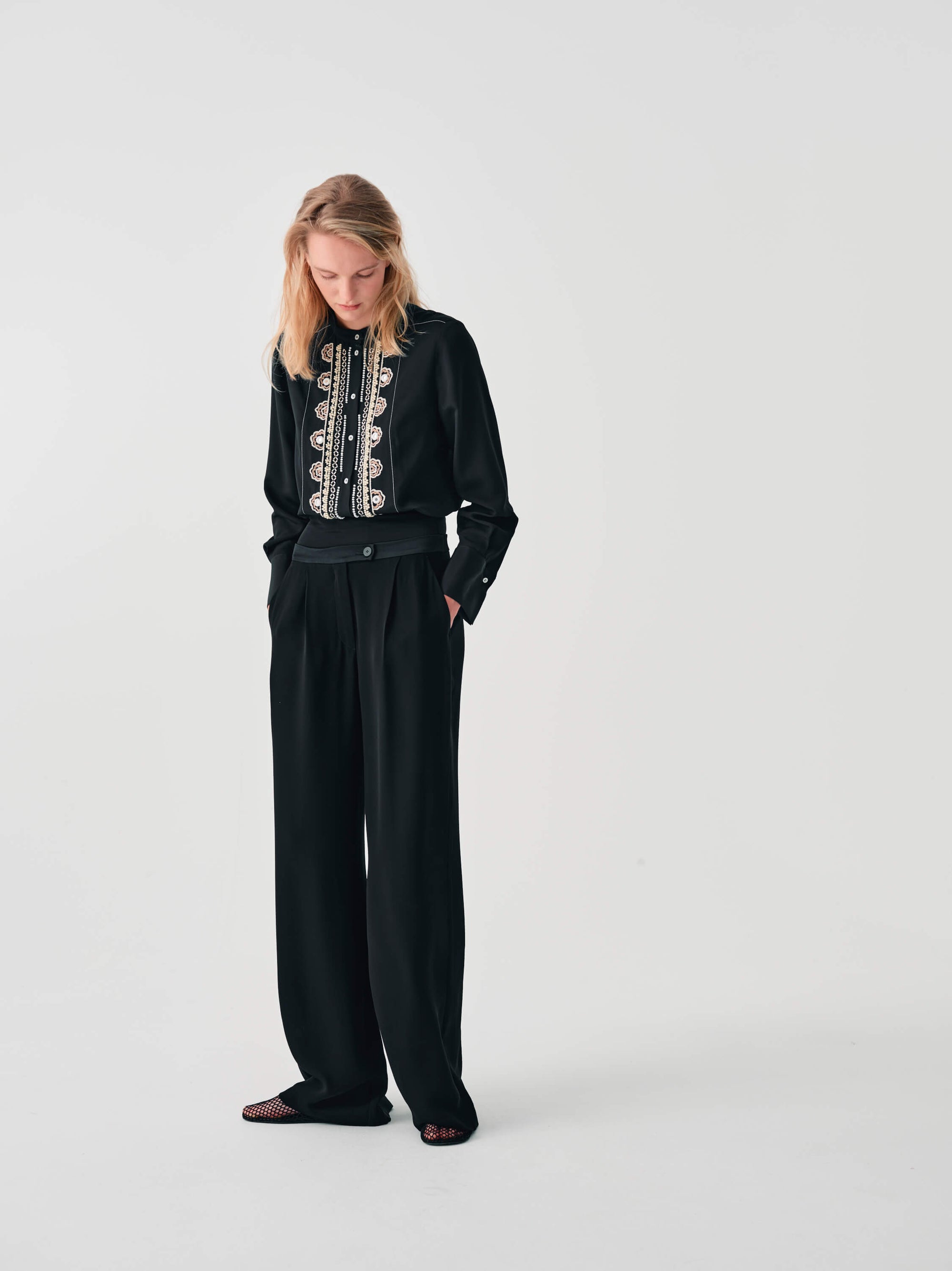 WIDE-LEG TROUSERS WITH CONTRAST WAISTBAND