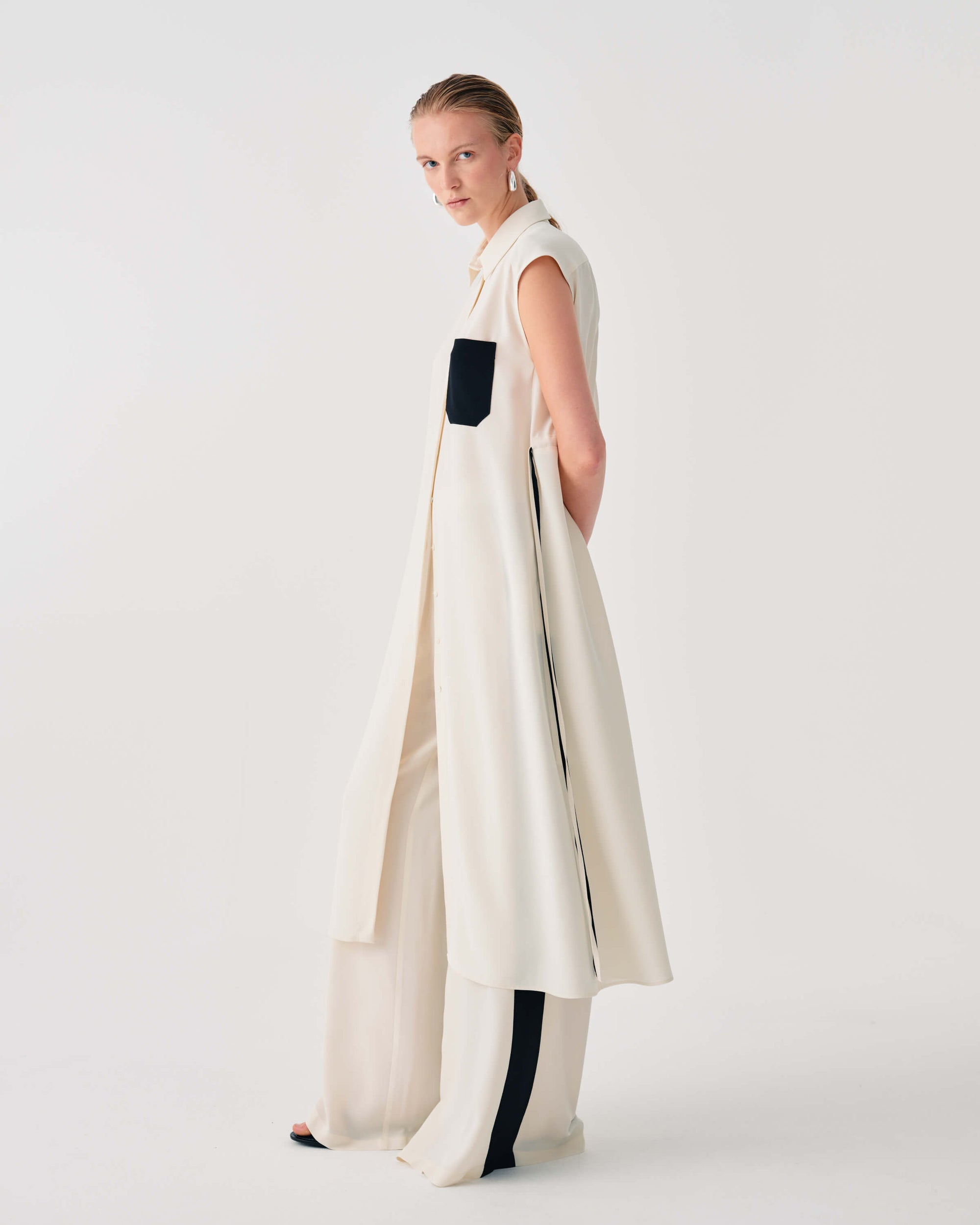 WIDE-LEG TROUSERS WITH SIDE STRIPES