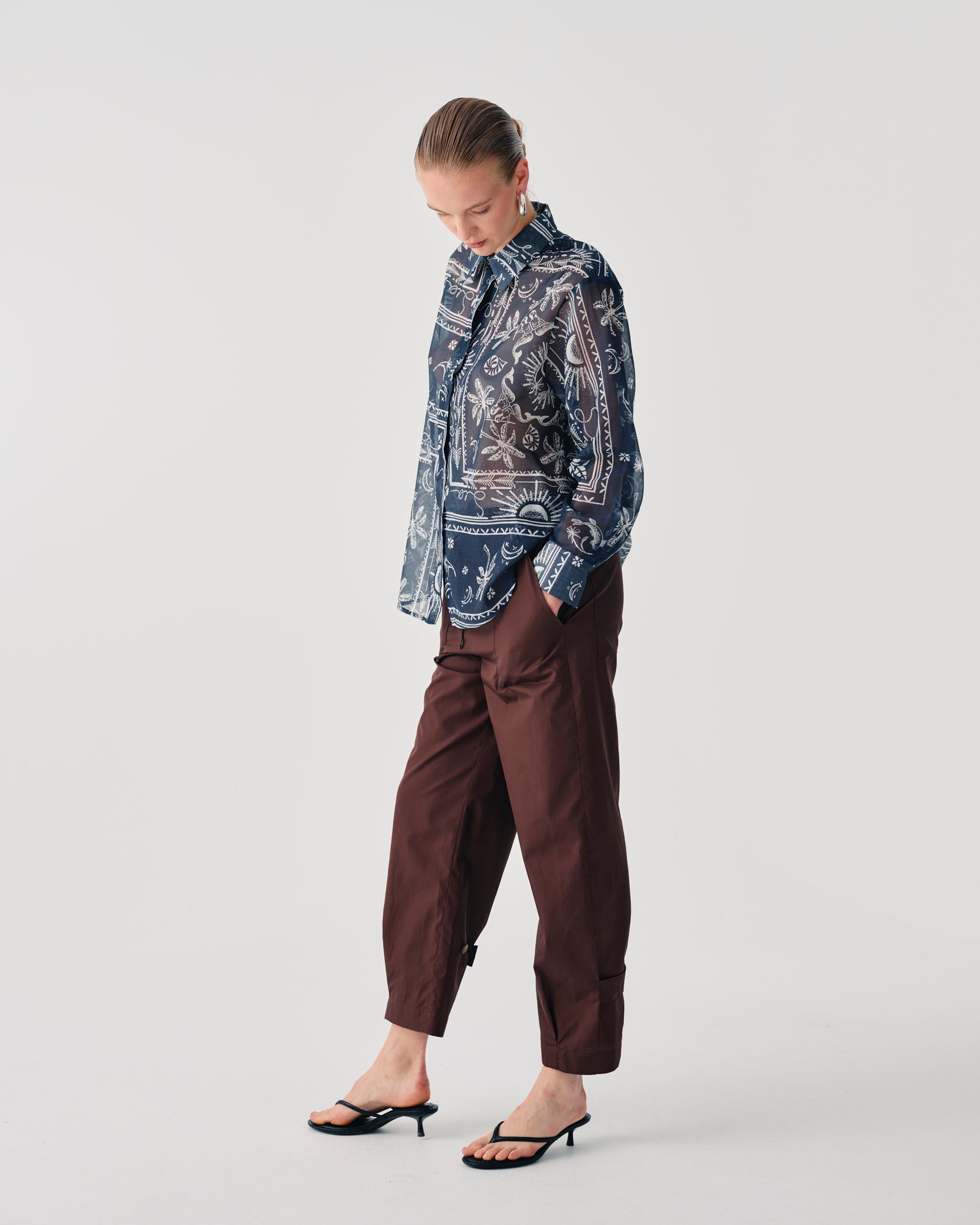 TROUSERS WITH DRAWSTRING AND PATCH POCKETS