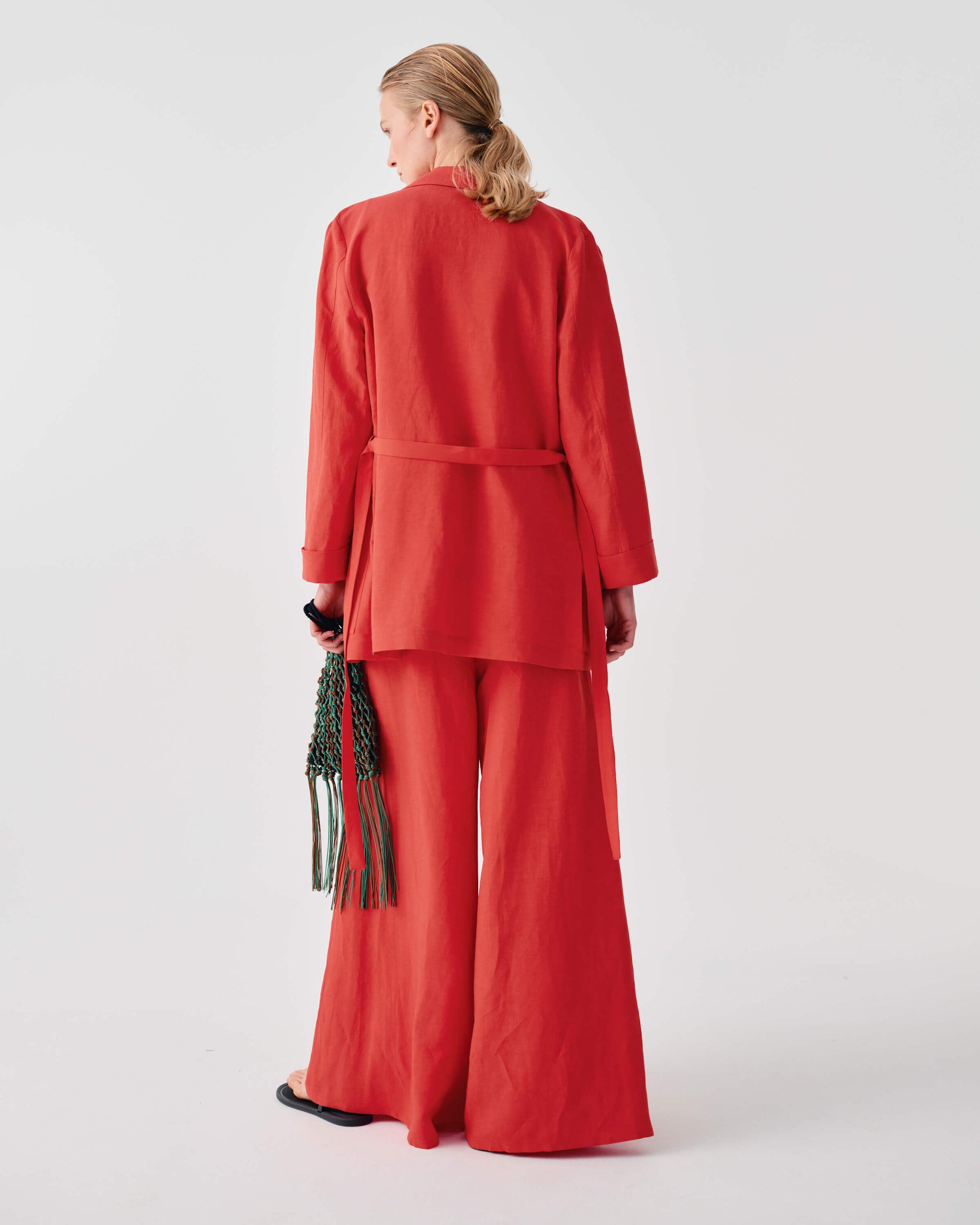 WIDE-LEG TROUSERS WITH ELASTIC WAIST AND FLUID FIT