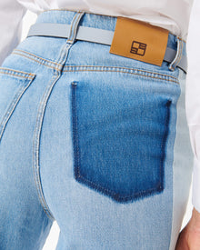 Jeans con piega laterale