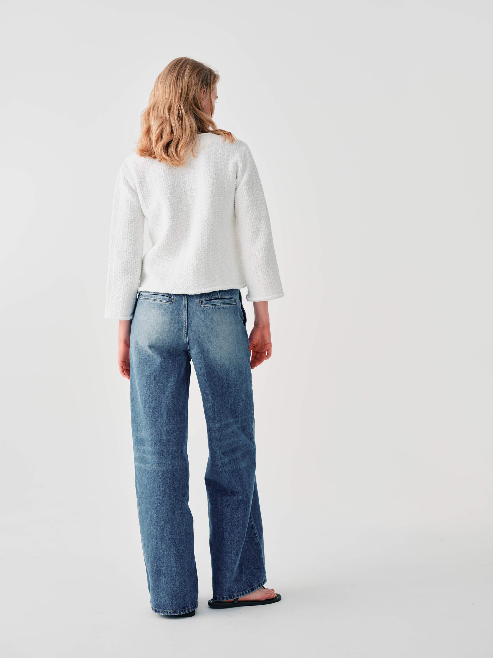 WIDE-LEG JEANS