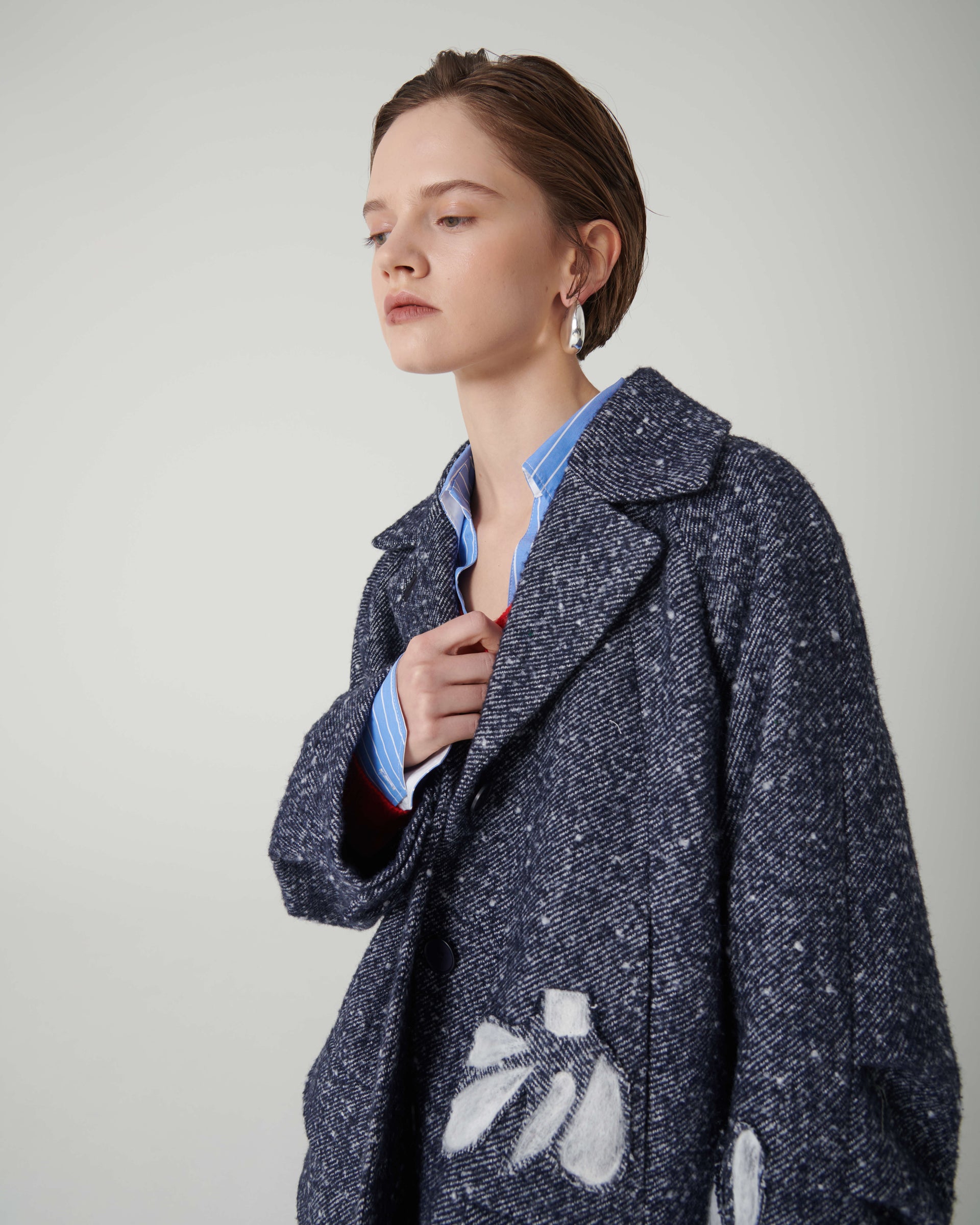 CAPPOTTO CORTO CON FIORI DI AGO