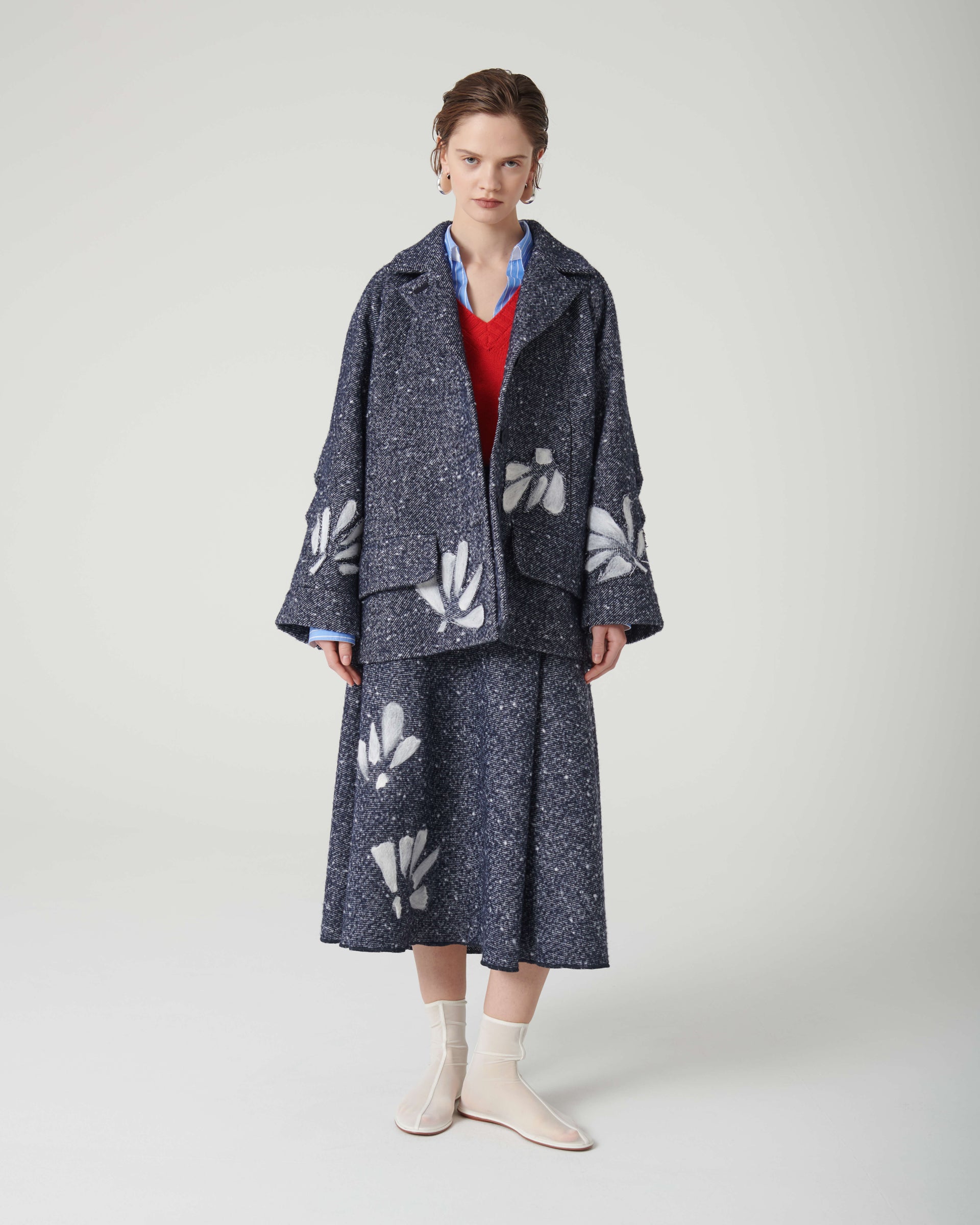 CAPPOTTO CORTO CON FIORI DI AGO