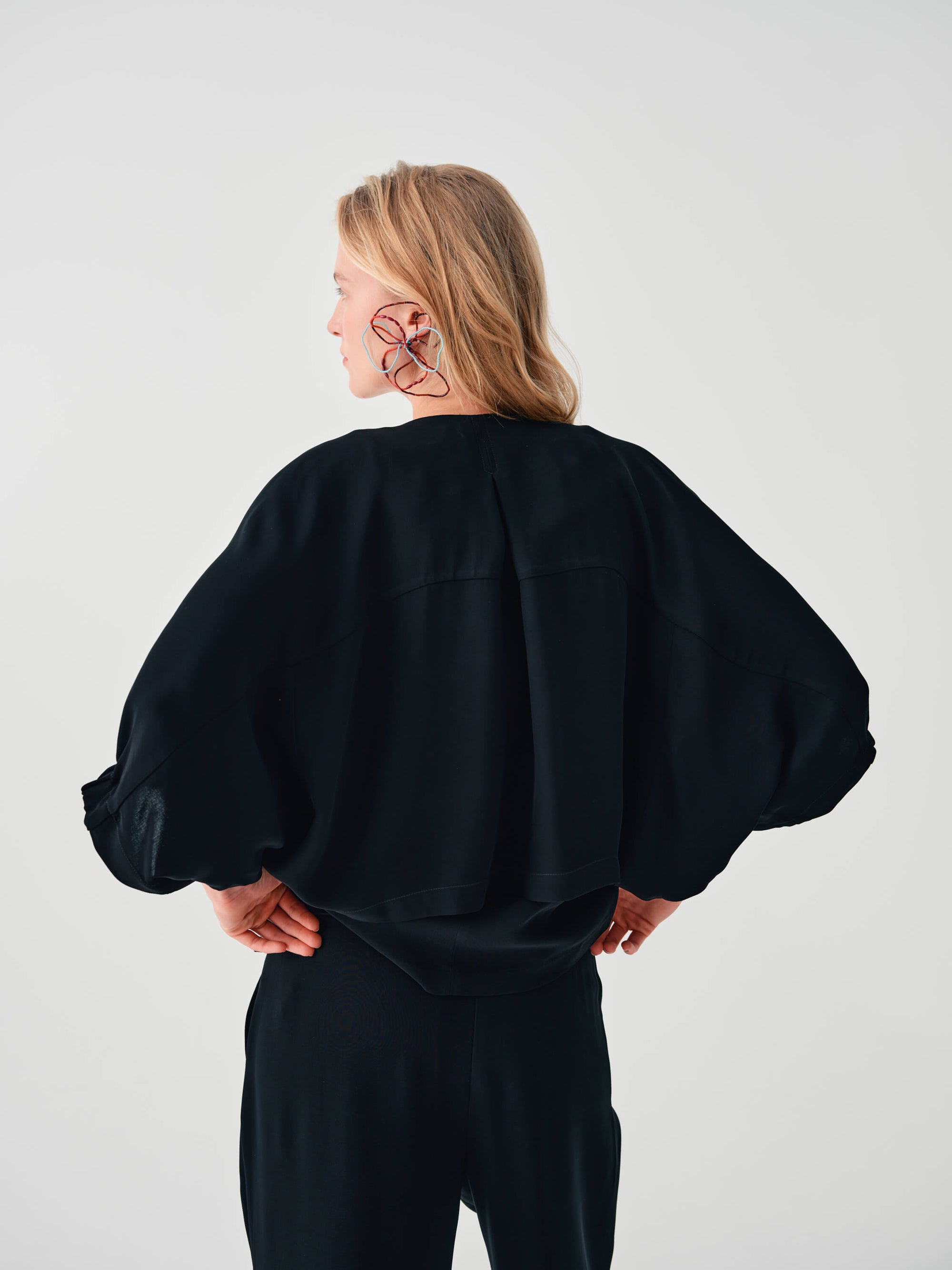 SHORT JACKET WITH WIDE SLEEVES