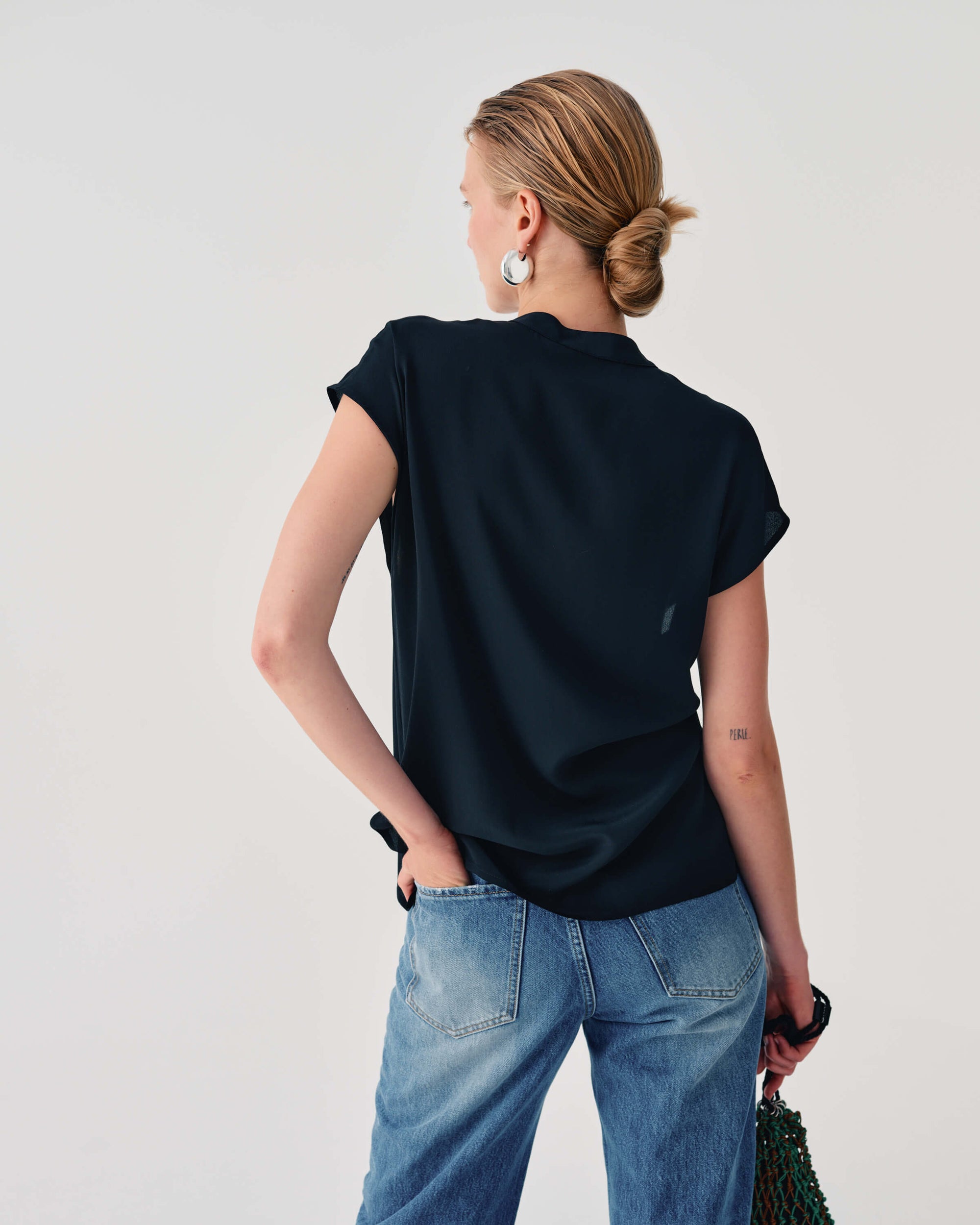 SLEEVELESS SHIRT WITH DRAPED DETAIL