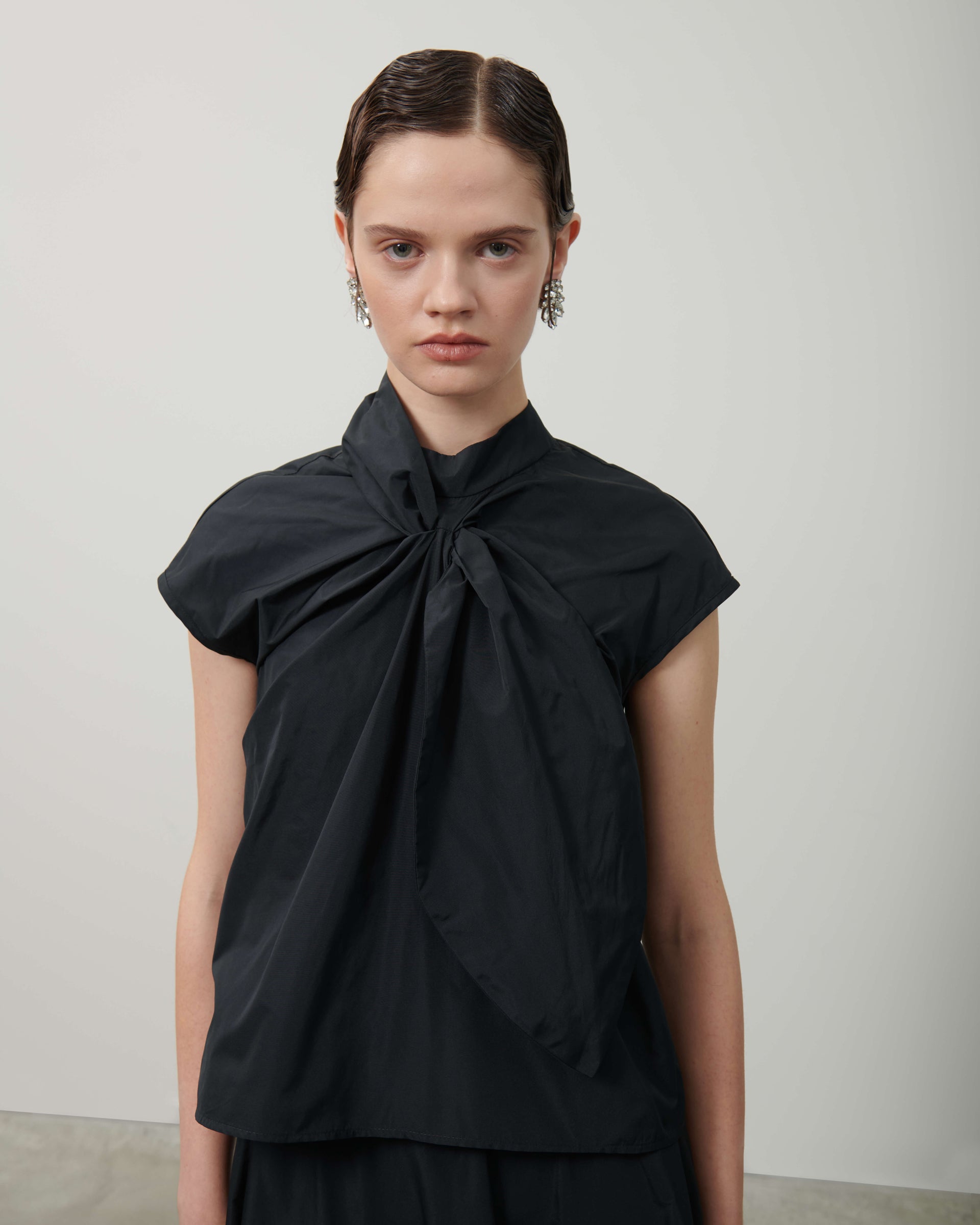 BEATRICE .B 売れ筋商品|||ビートライス Tシャツ トップス レディース Tops Black Women's versatile tops and shirts | Beatrice .b online shop