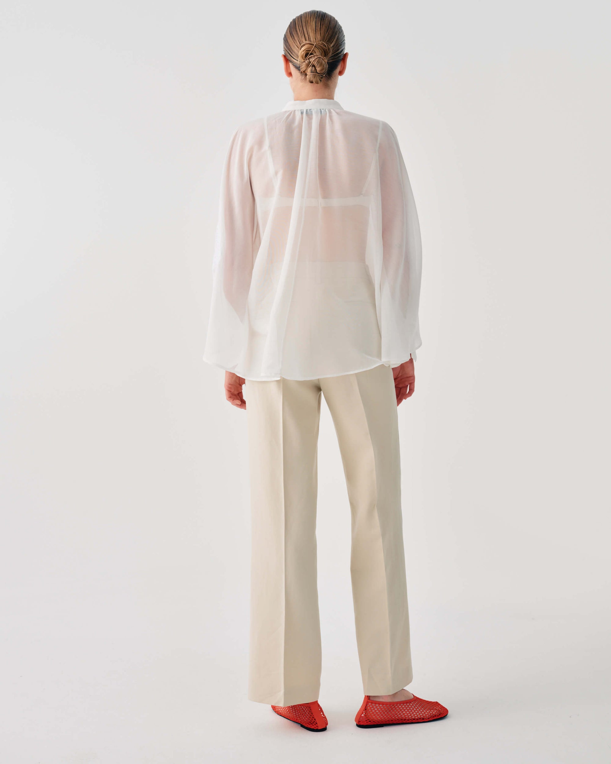 CAMICIA CON DETTAGLI RICAMATI SULLE MANICHE