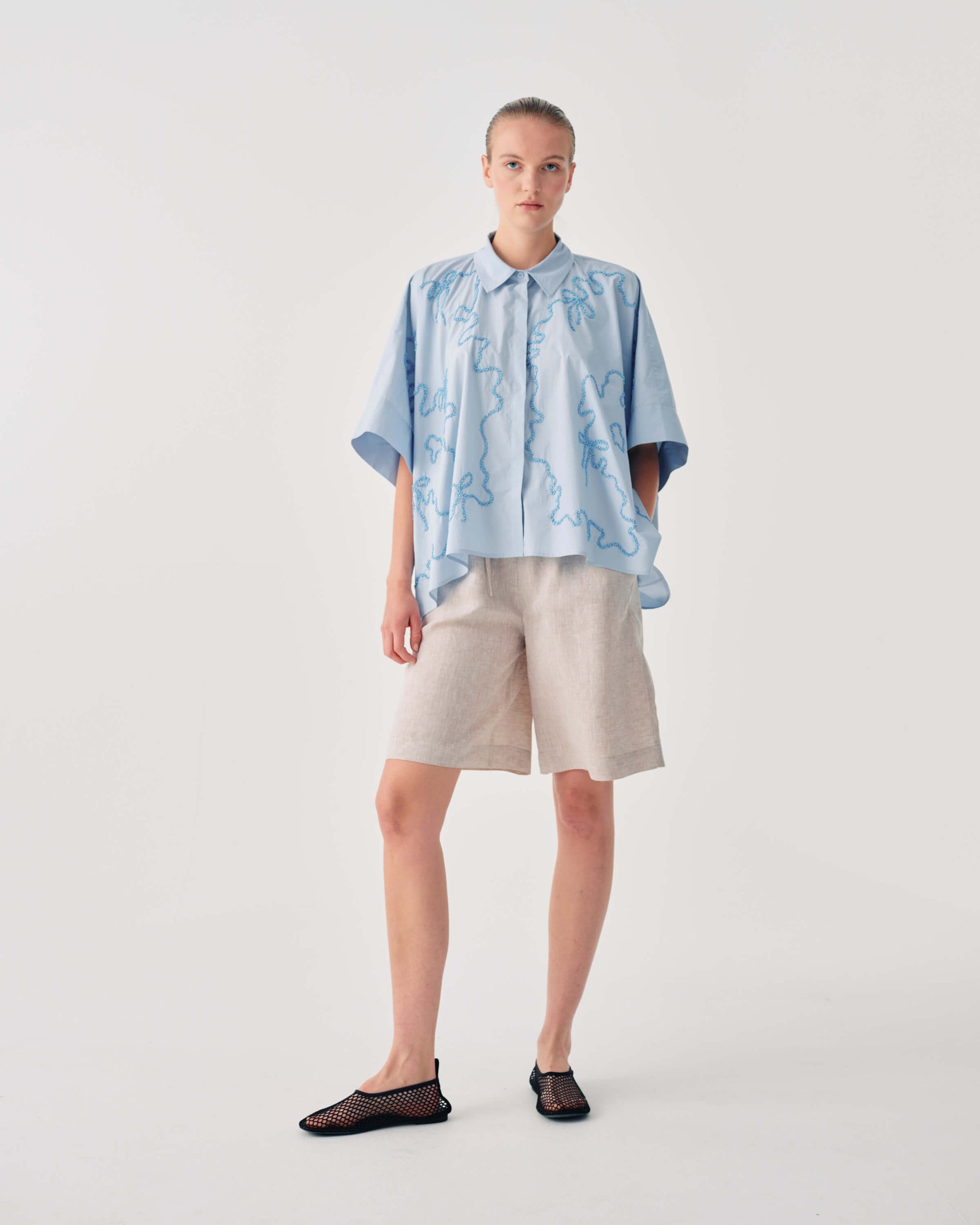 SHIRT WITH CONTRAST EMBROIDERY