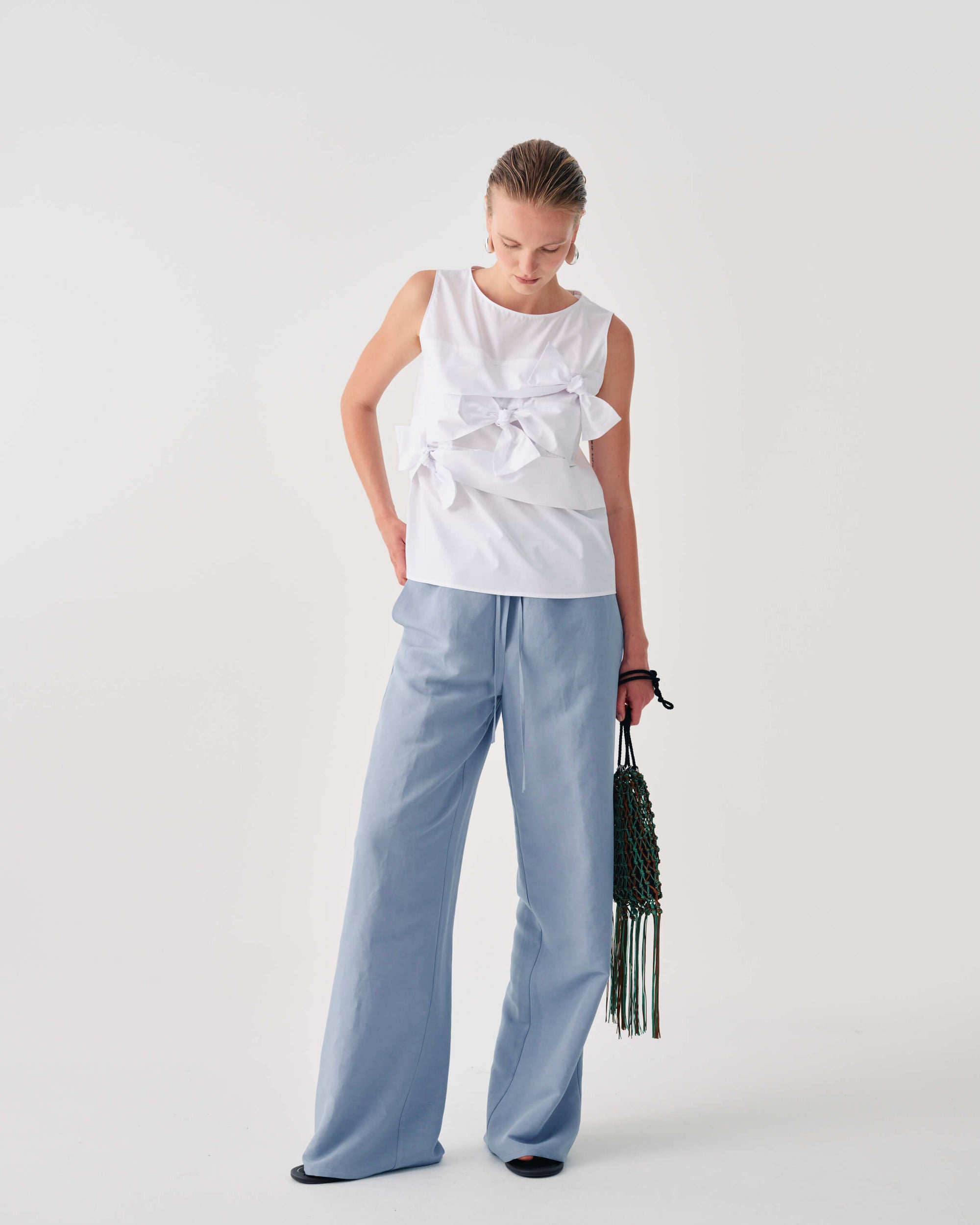 SLEEVELESS TOP WITH BOWS