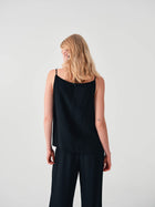 MINIMAL SLEEVELESS TOP