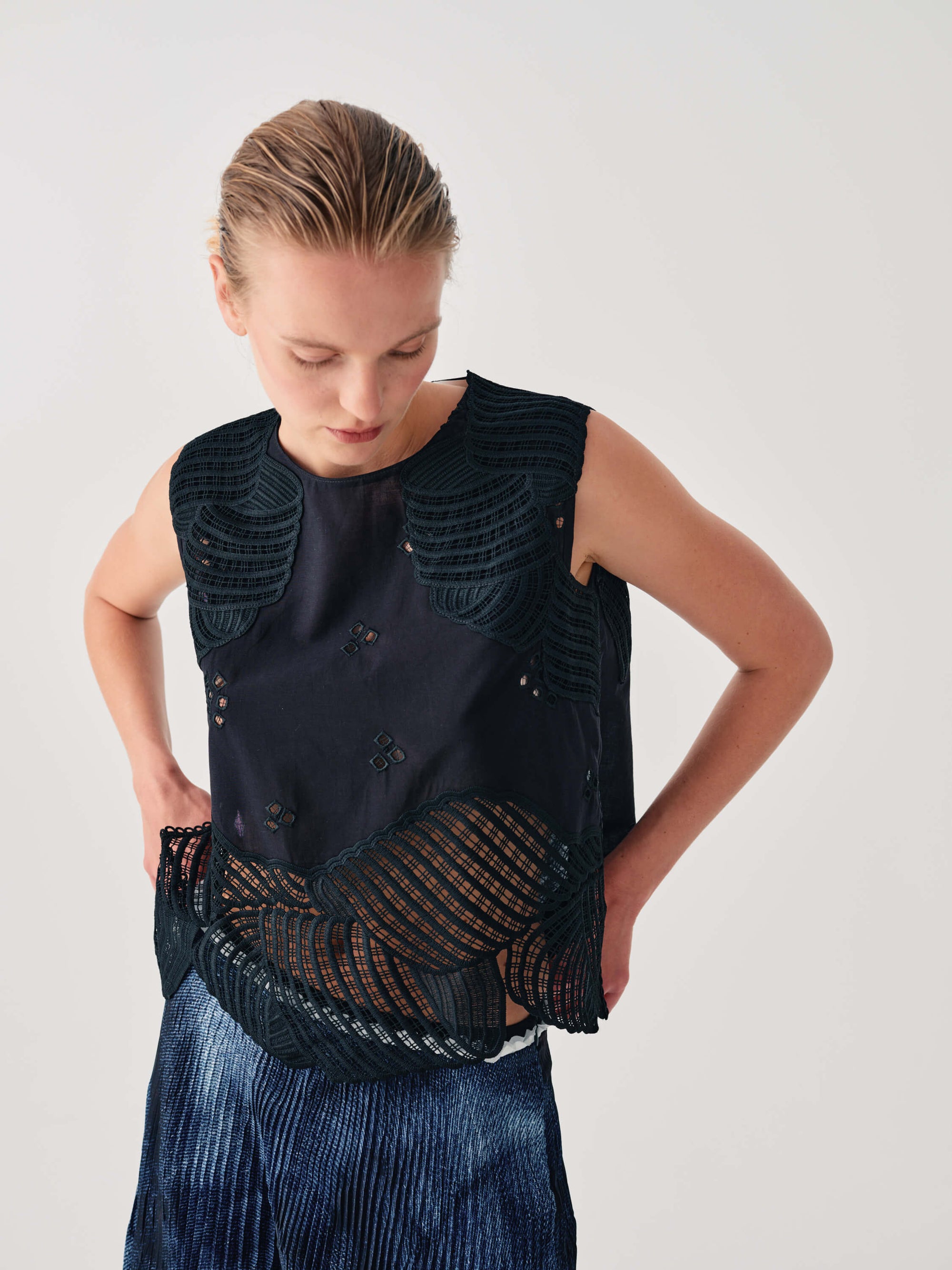 EMBROIDERED LINEN TOP