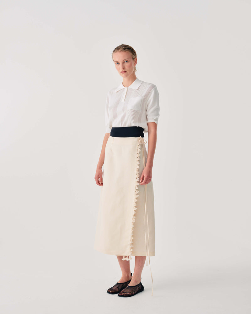 GONNA LUNGA CON CRAVATTA E FRANGE