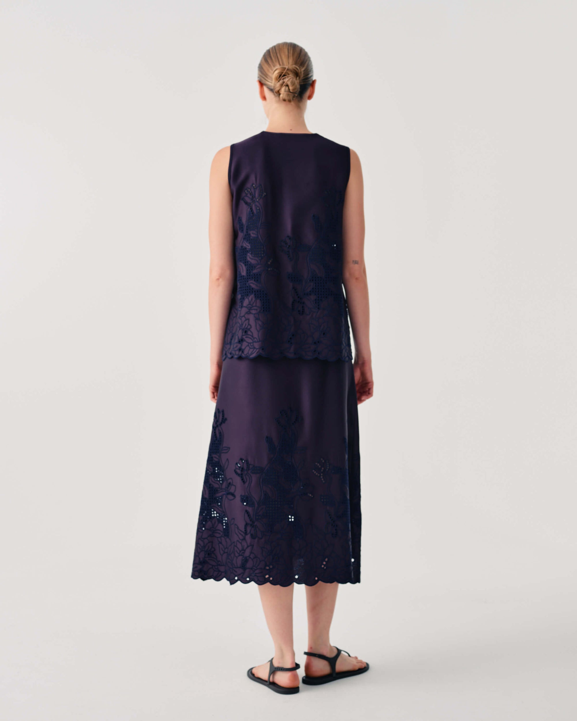 MIDI SKIRT WITH CUT-OUT EMBROIDERY