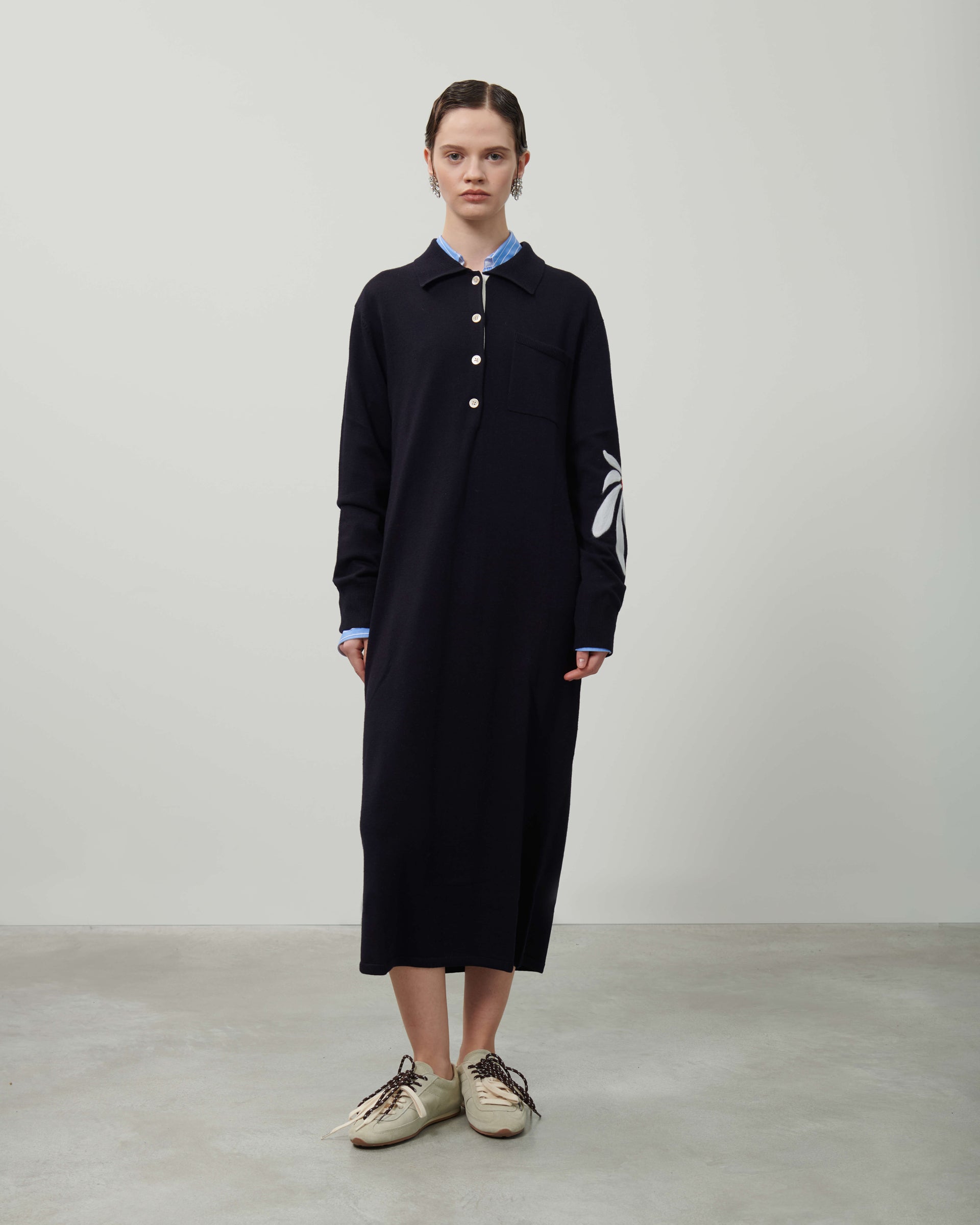 DRESS WITH NEEDLE FLOWERS
