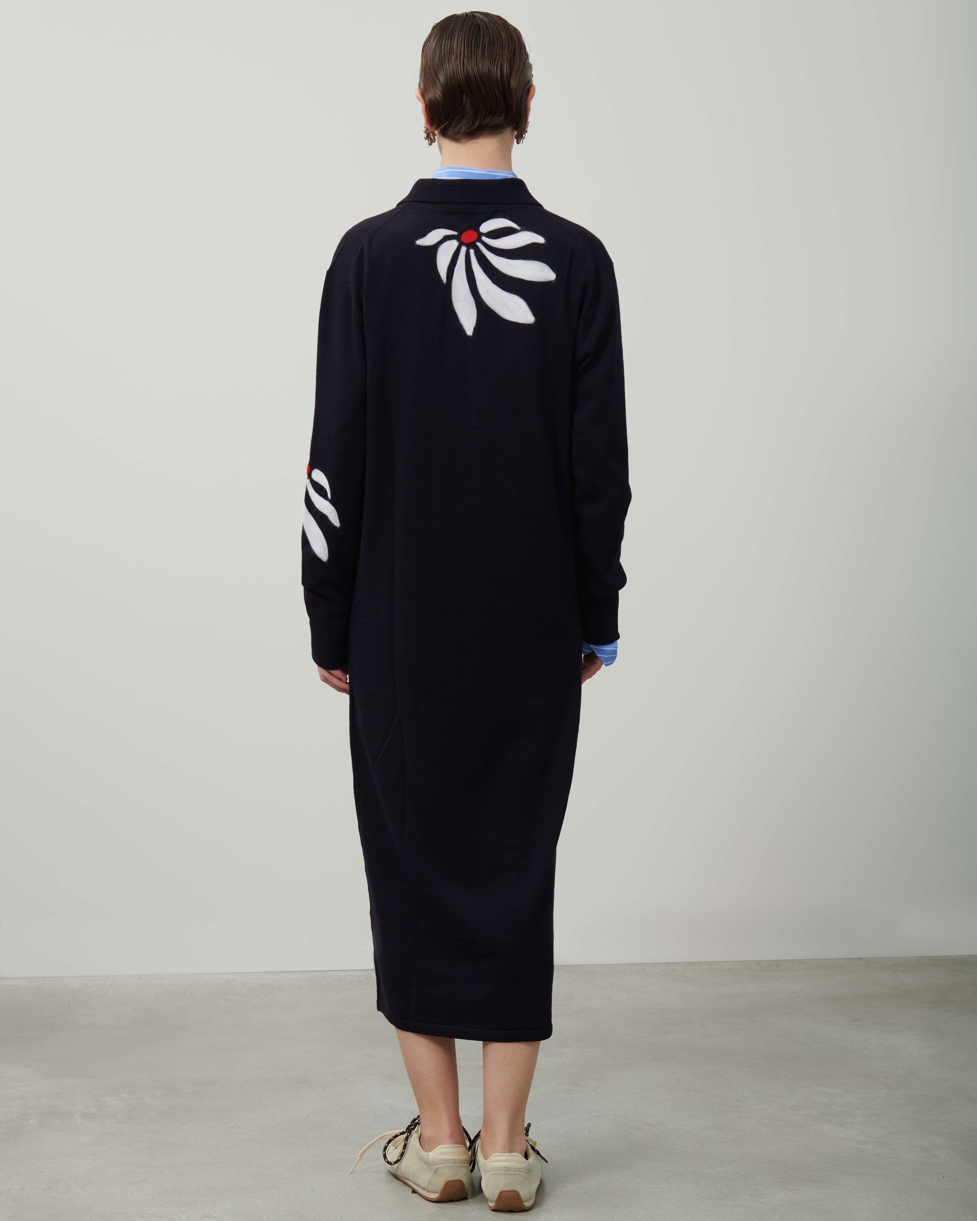 DRESS WITH NEEDLE FLOWERS