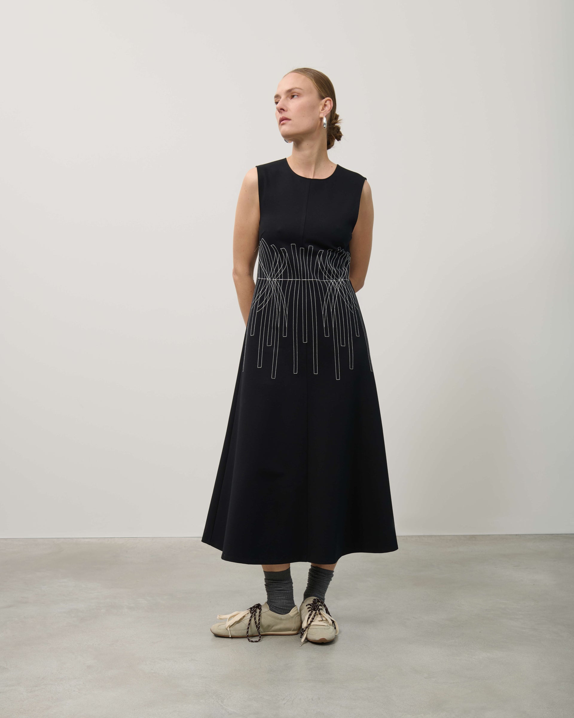SLEEVELESS DRESS WITH EMBROIDERY
