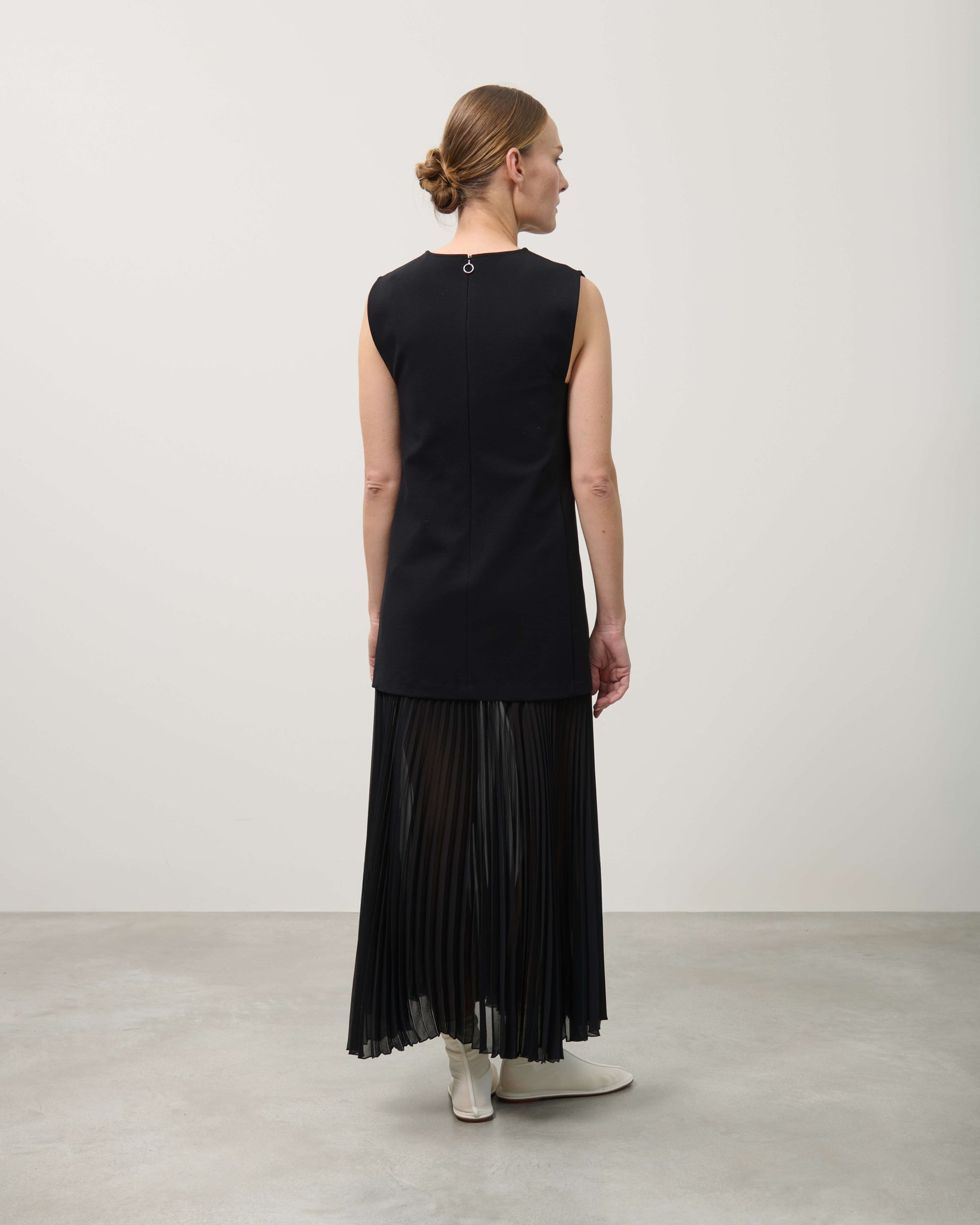 SLEEVELESS DRESS WITH PLEATED GEORGETTE