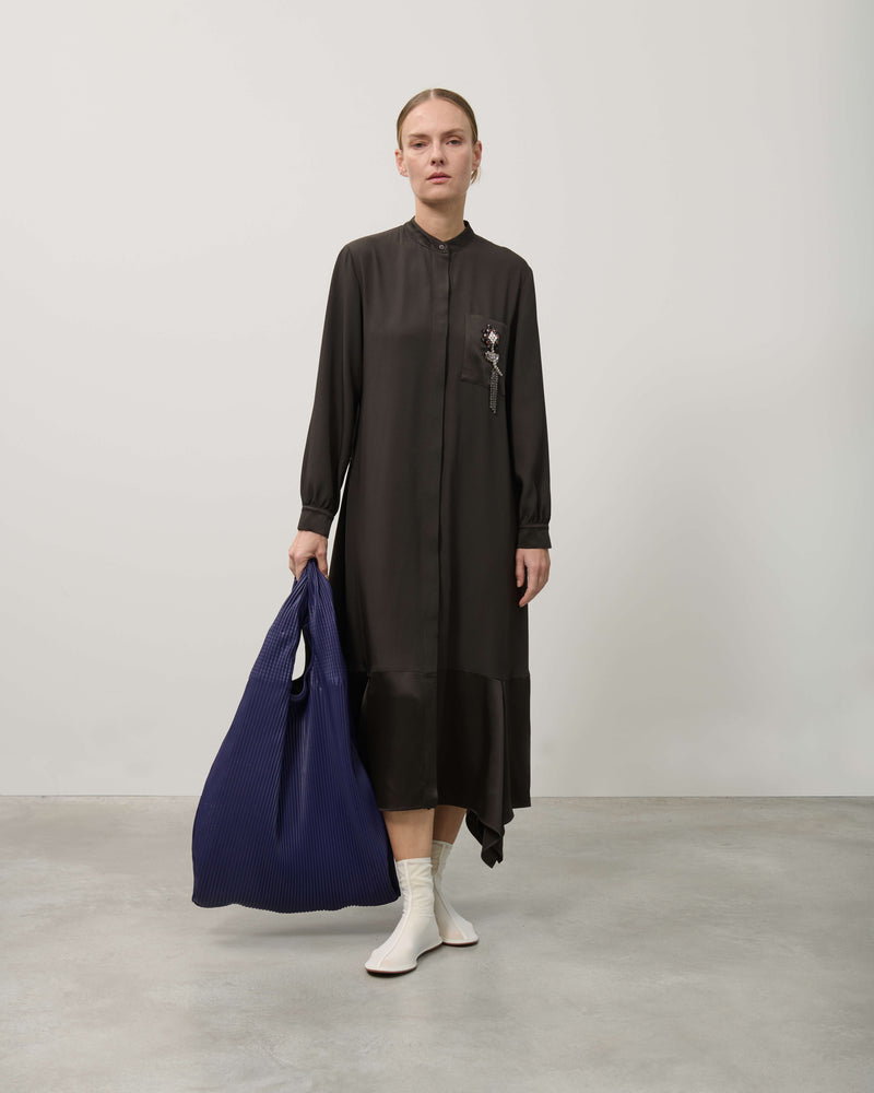 DRESS WITH APPLICATION