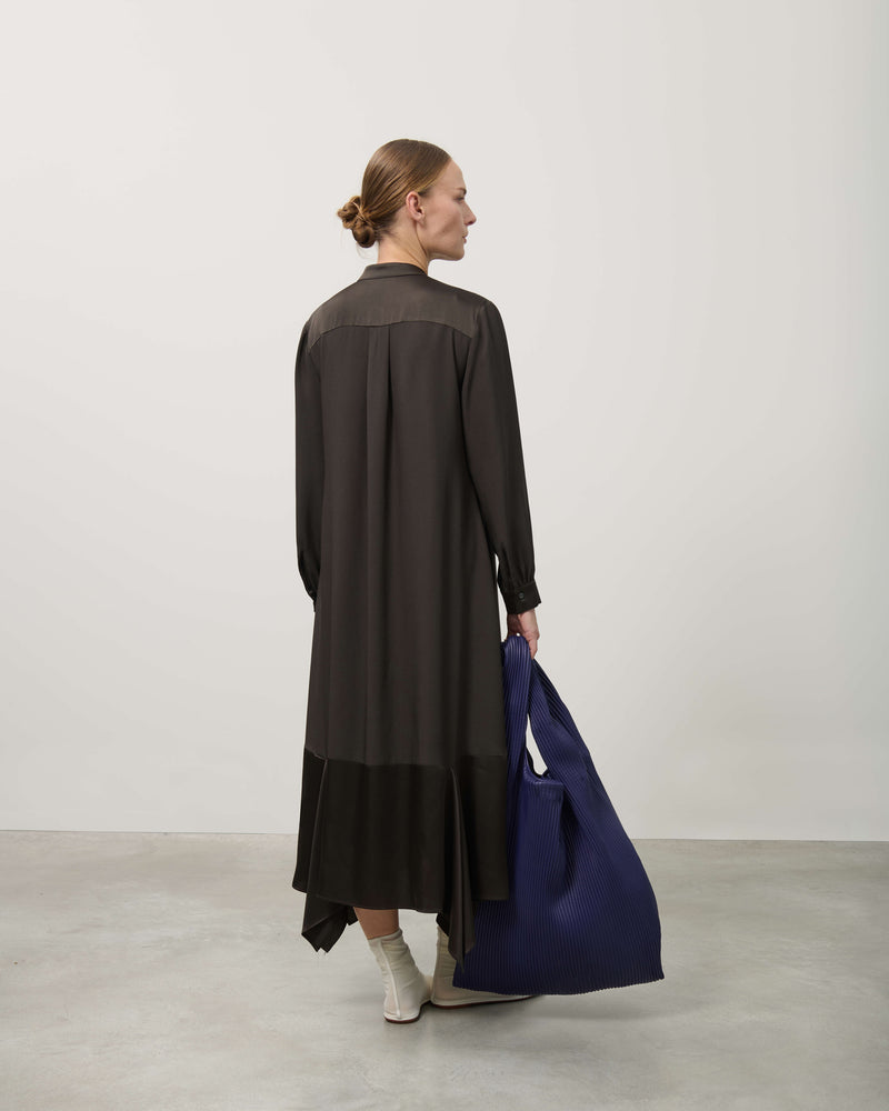 DRESS WITH APPLICATION