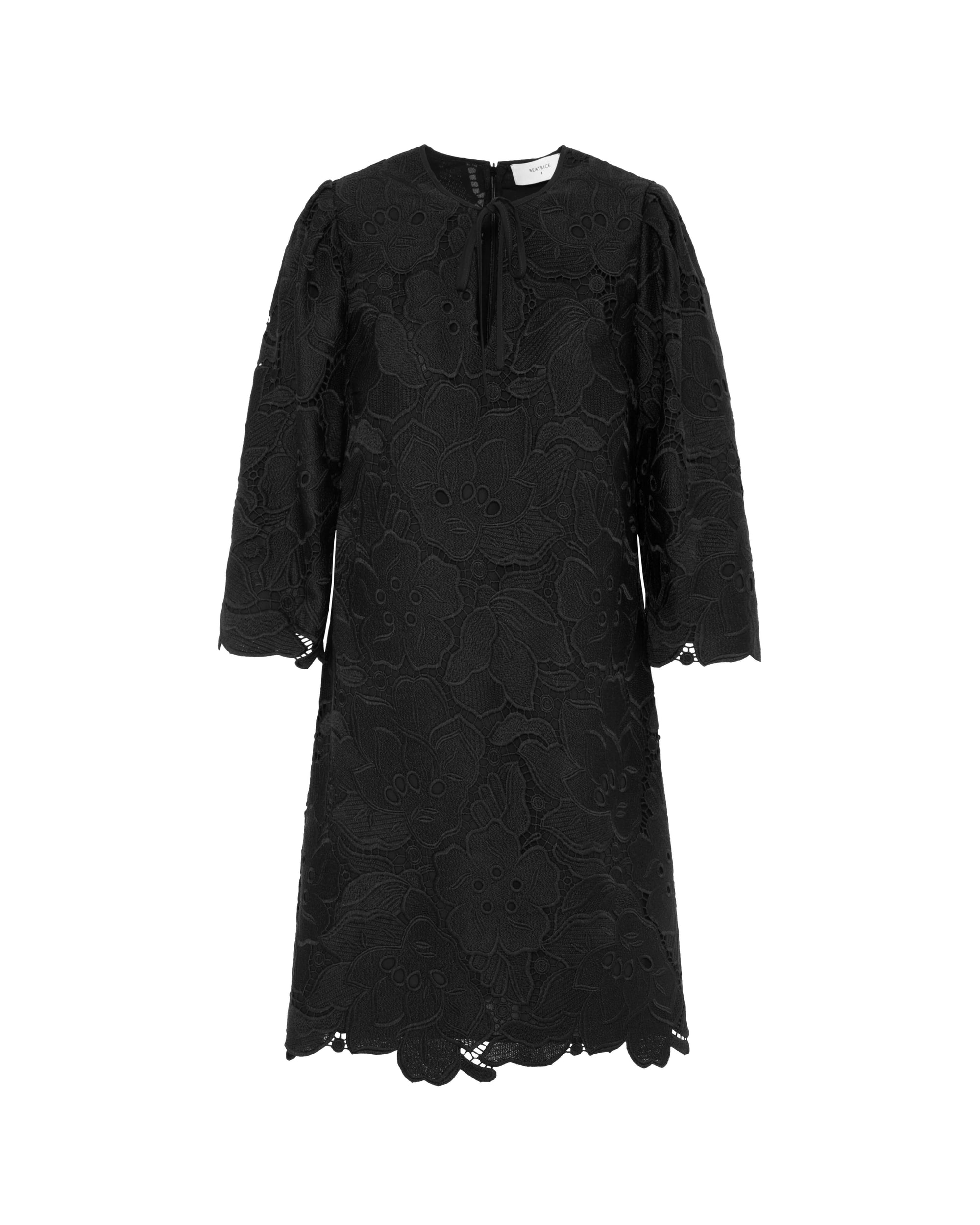 SHORT DRESS IN MACRAME LACE