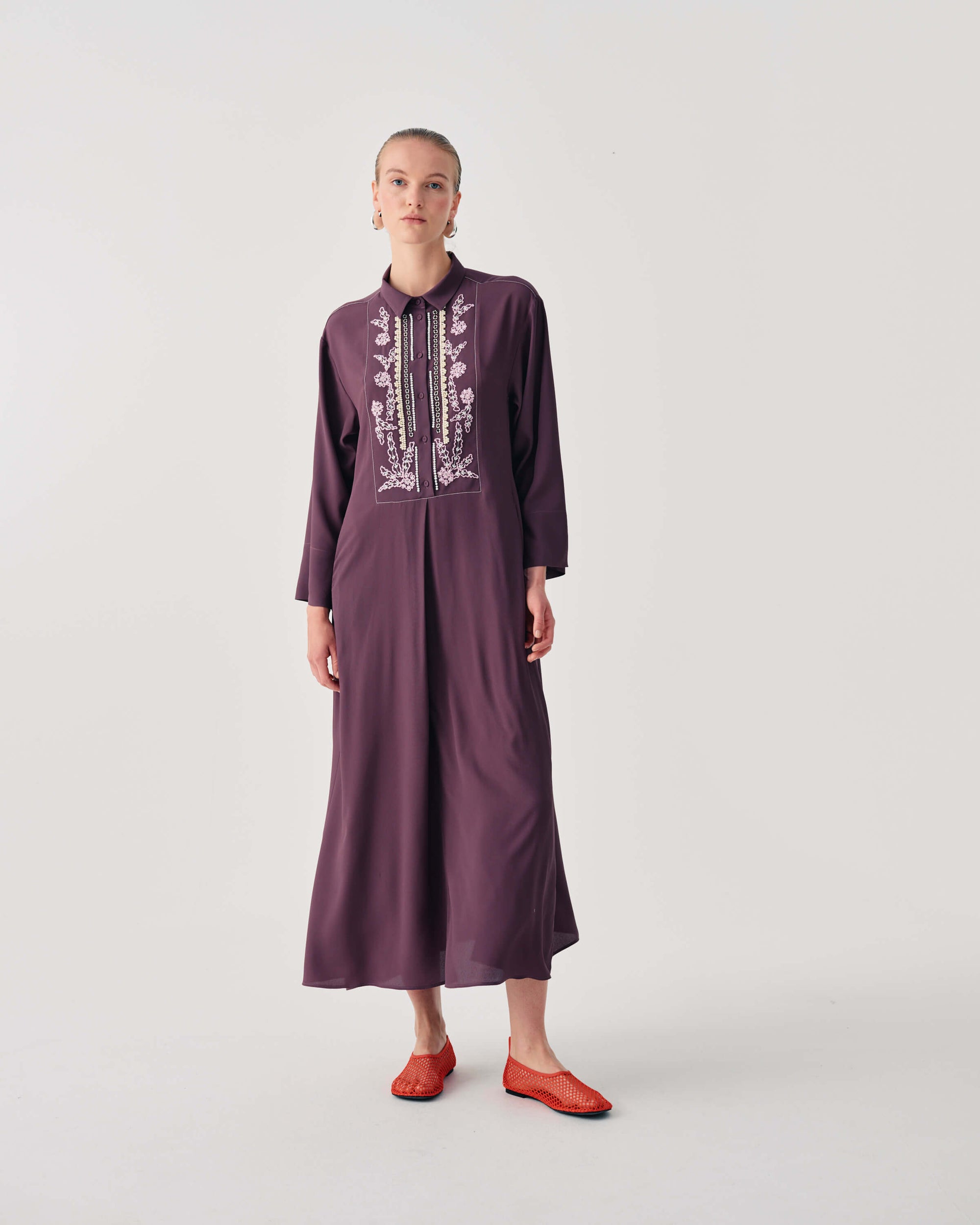 DRESS IN SILK BLEND WITH HANDMADE EMBROIDERY