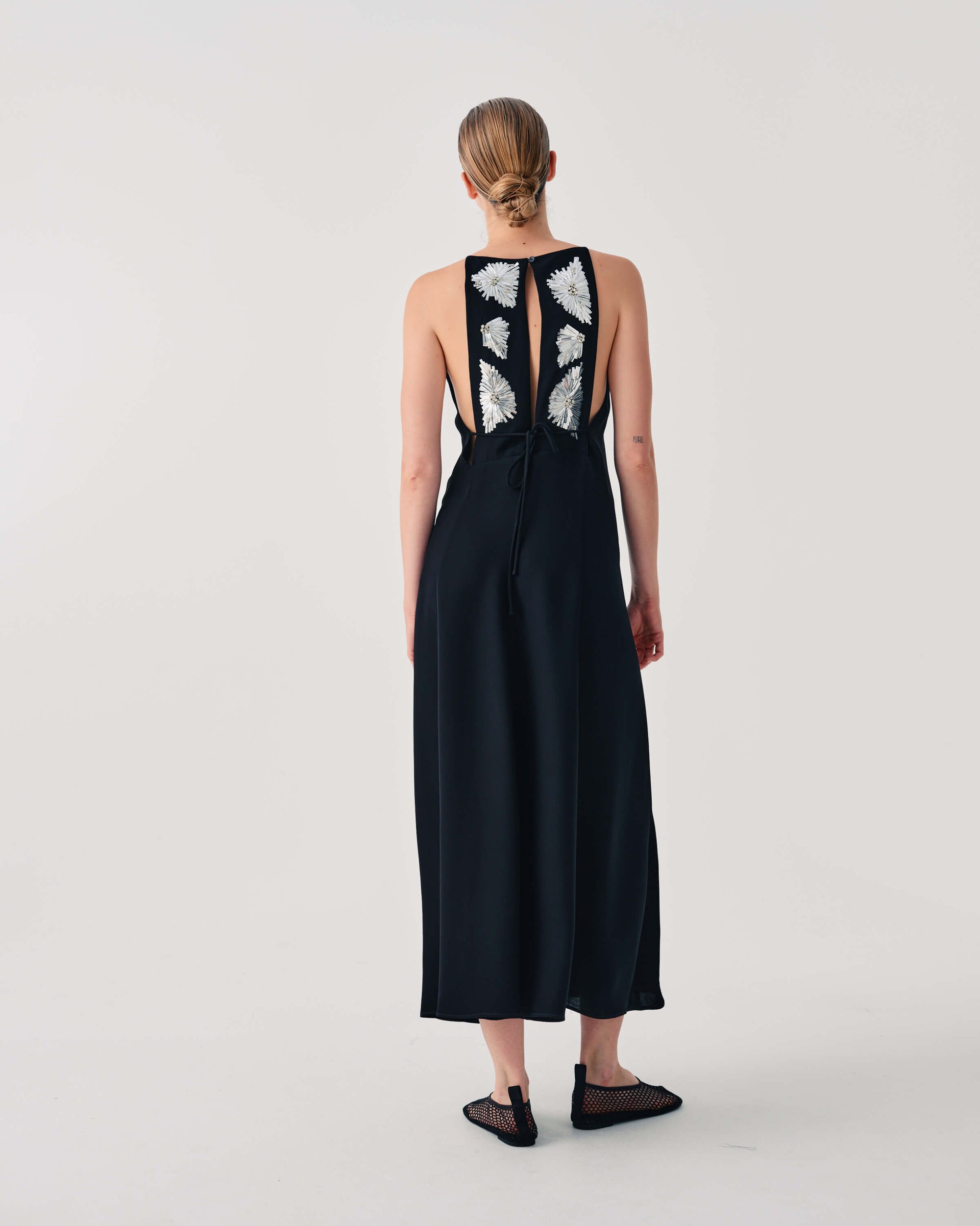 LONG DRESS WITH EMBROIDERED FLORAL DETAILS