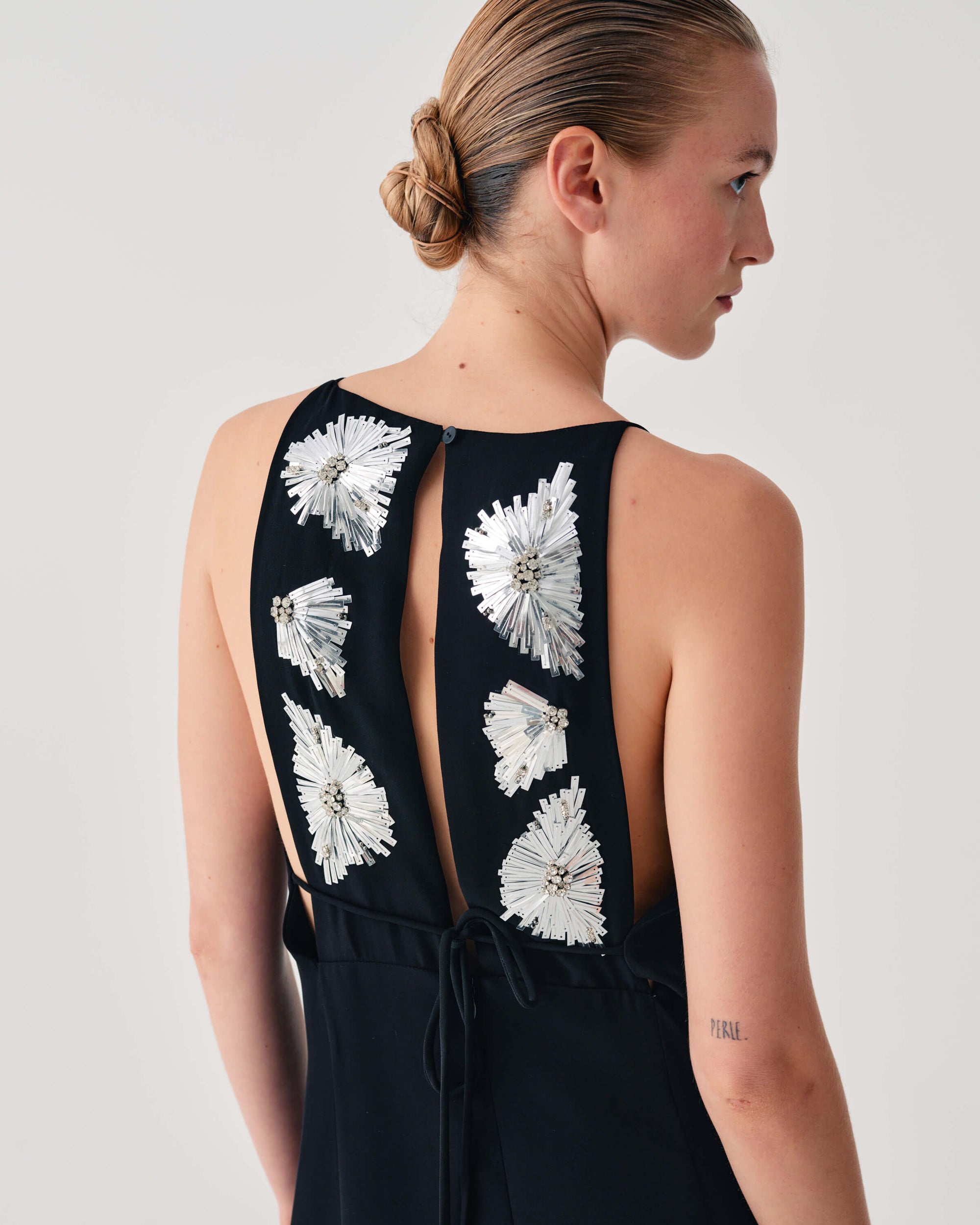LONG DRESS WITH EMBROIDERED FLORAL DETAILS