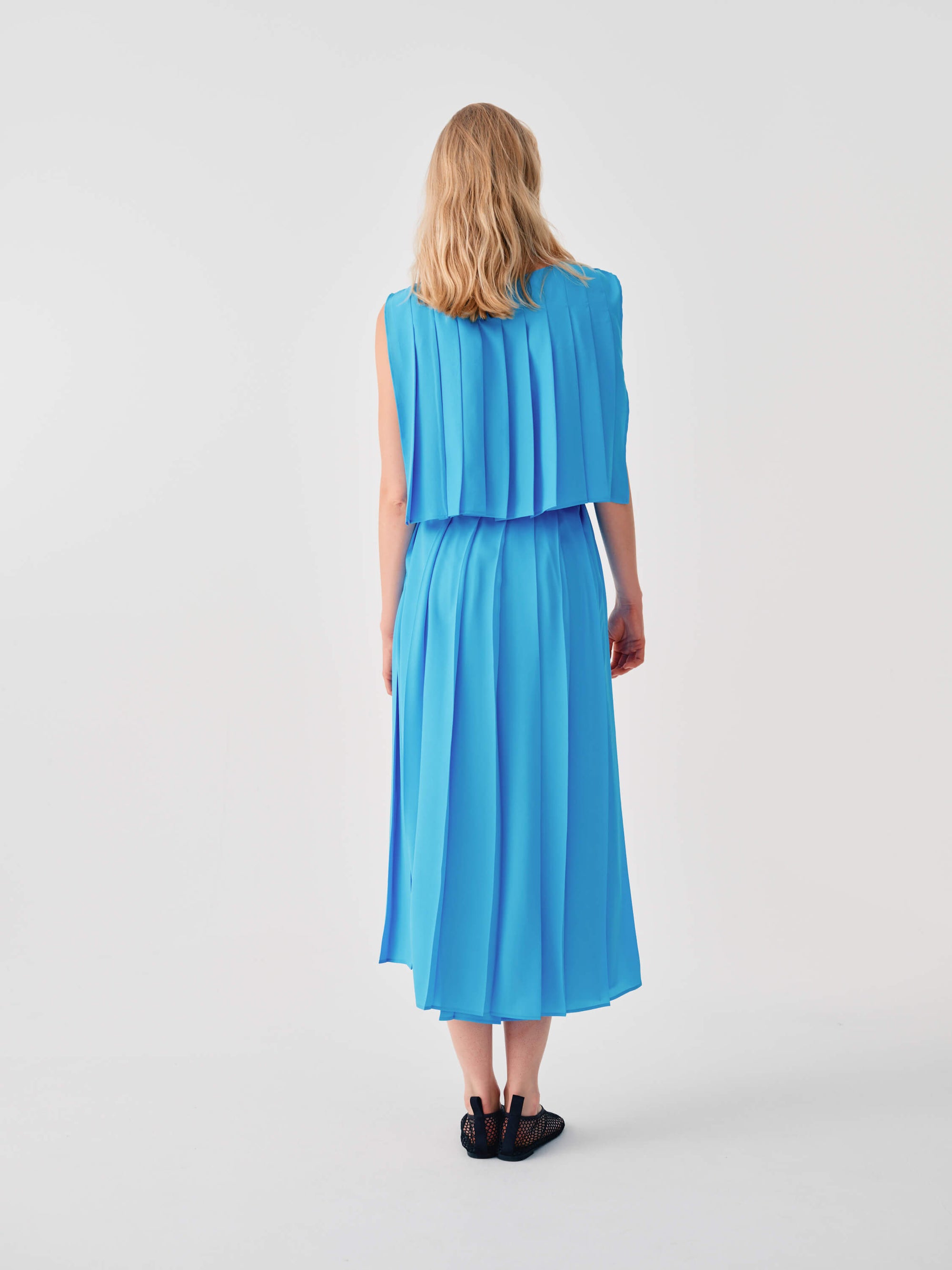 PLEATED LONG DRESS WITH WAIST TIE