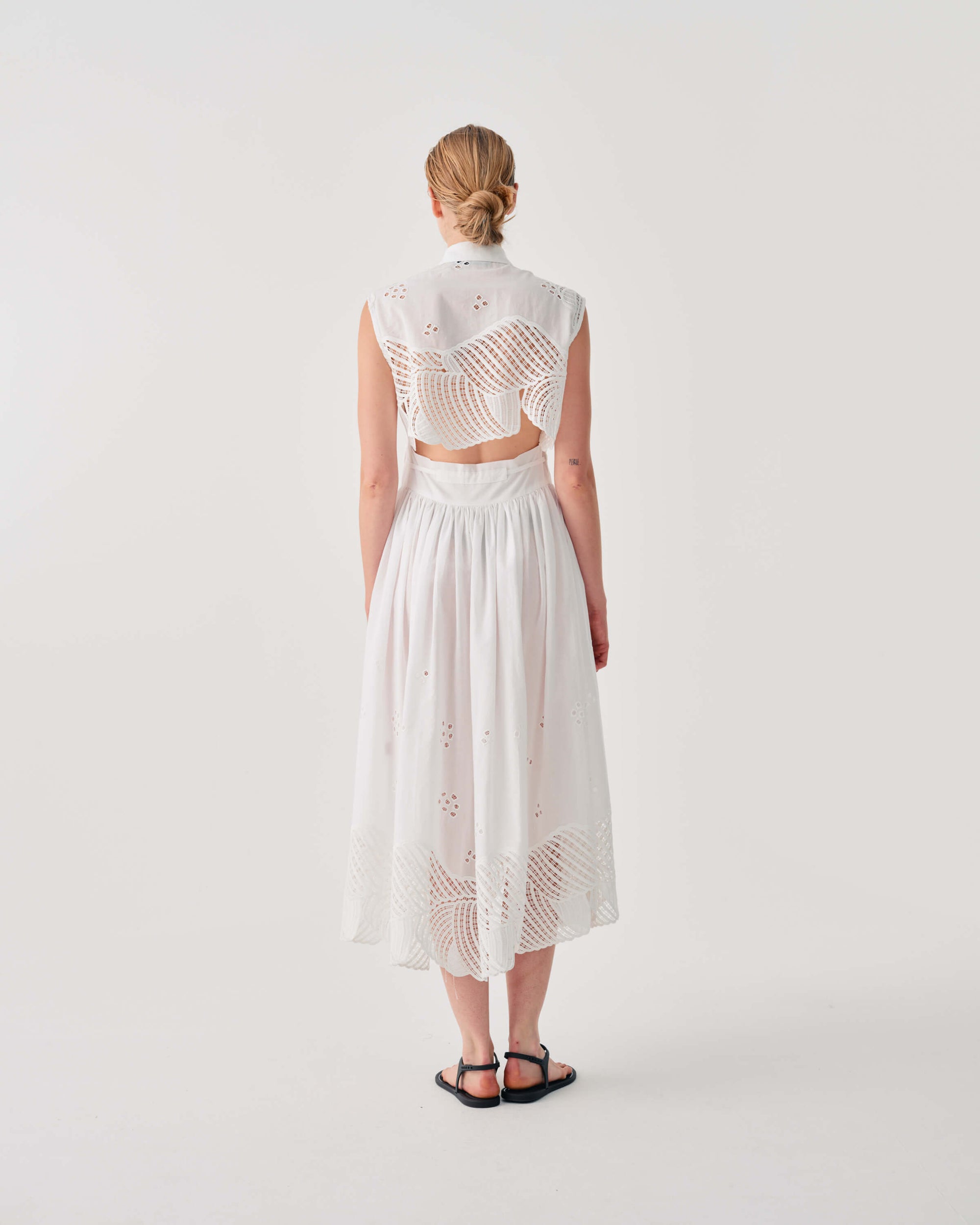 SLEEVELESS LONG DRESS WITH FLORAL EMBROIDERY