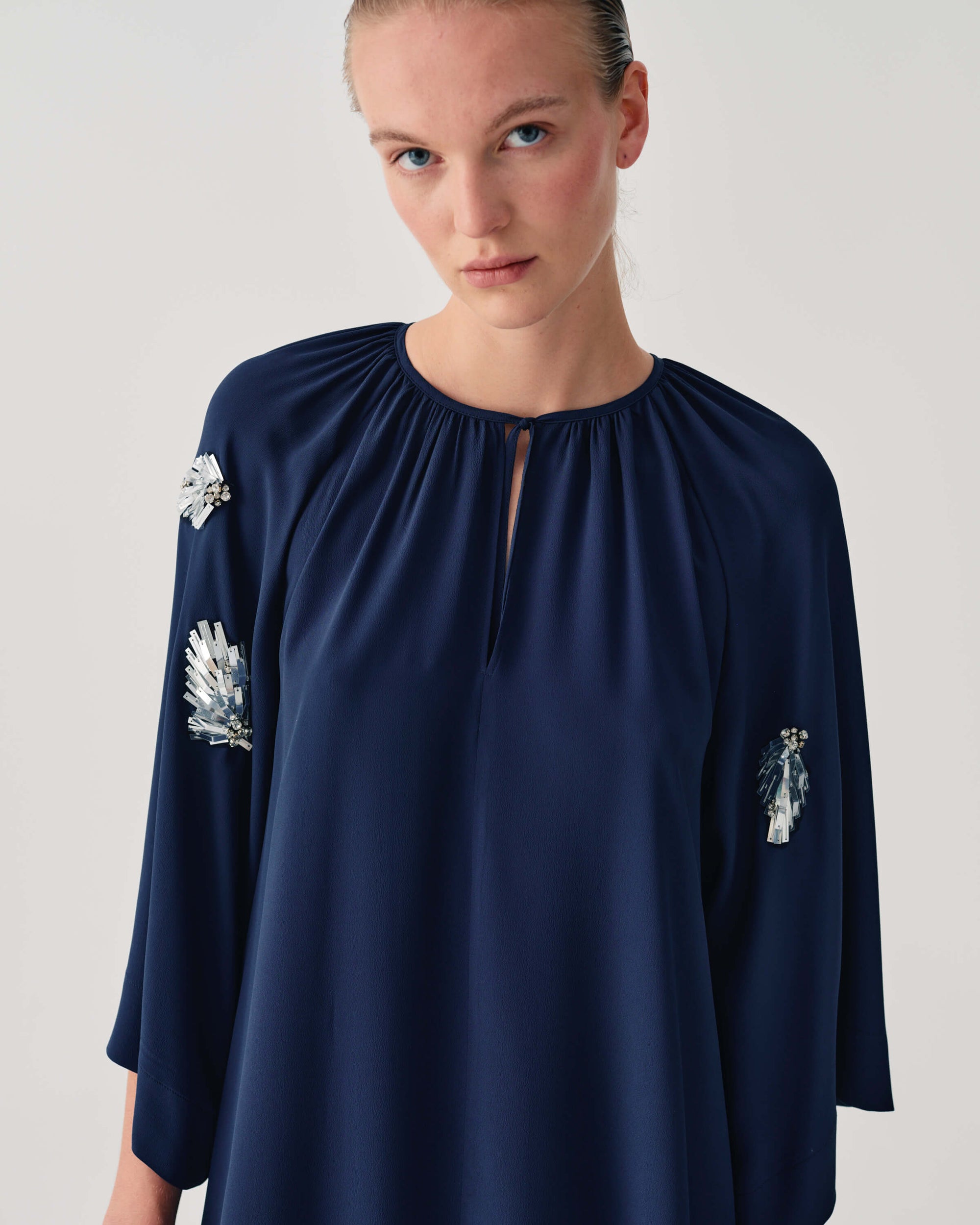 LONG DRESS WITH WIDE SLEEVES AND EMBROIDERY