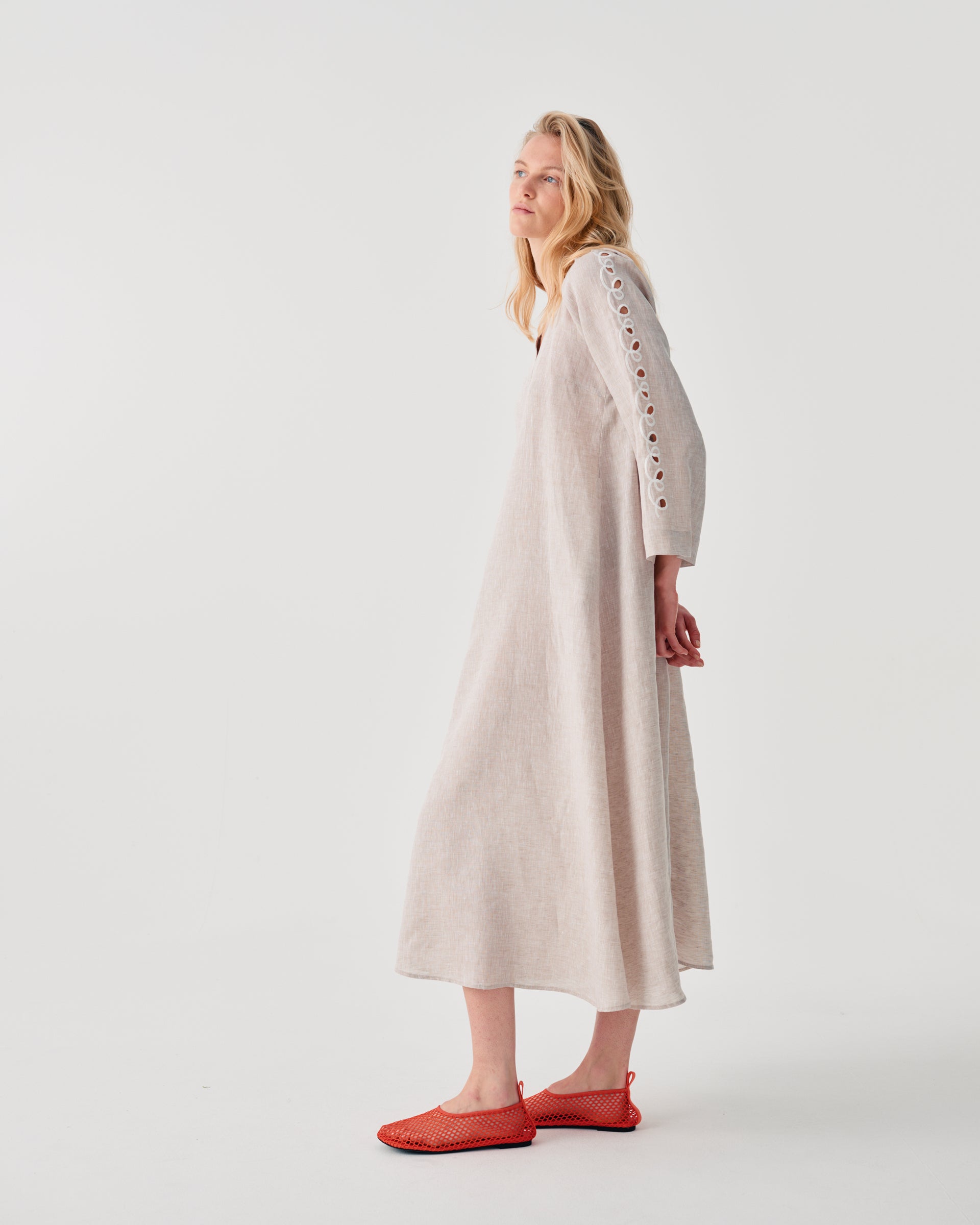 LONG DRESS WITH SIDE EMBROIDERY ON SLEEVES