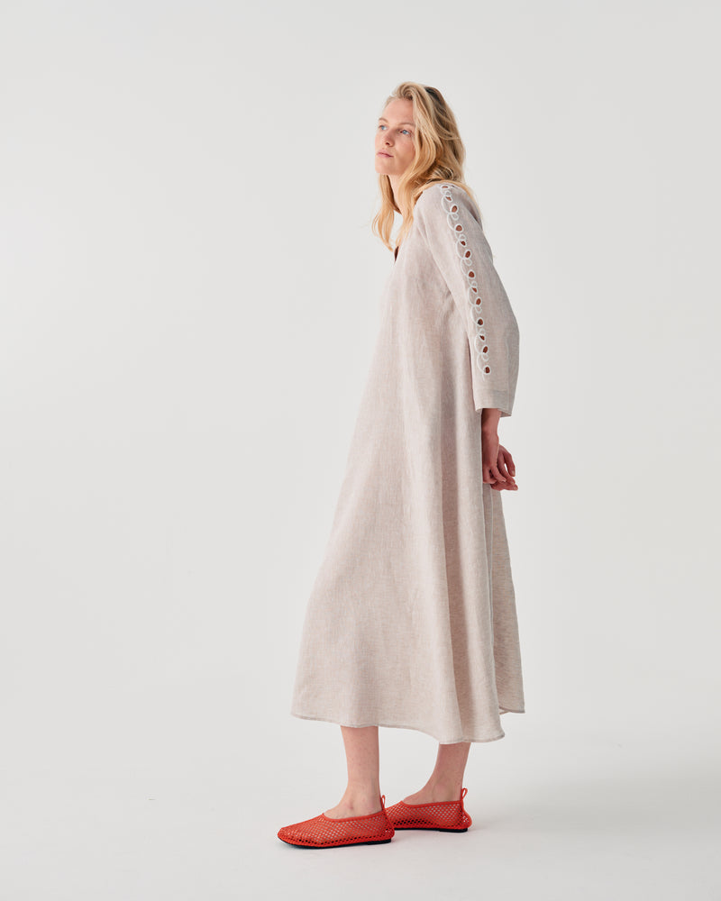LONG DRESS WITH SIDE EMBROIDERY ON SLEEVES