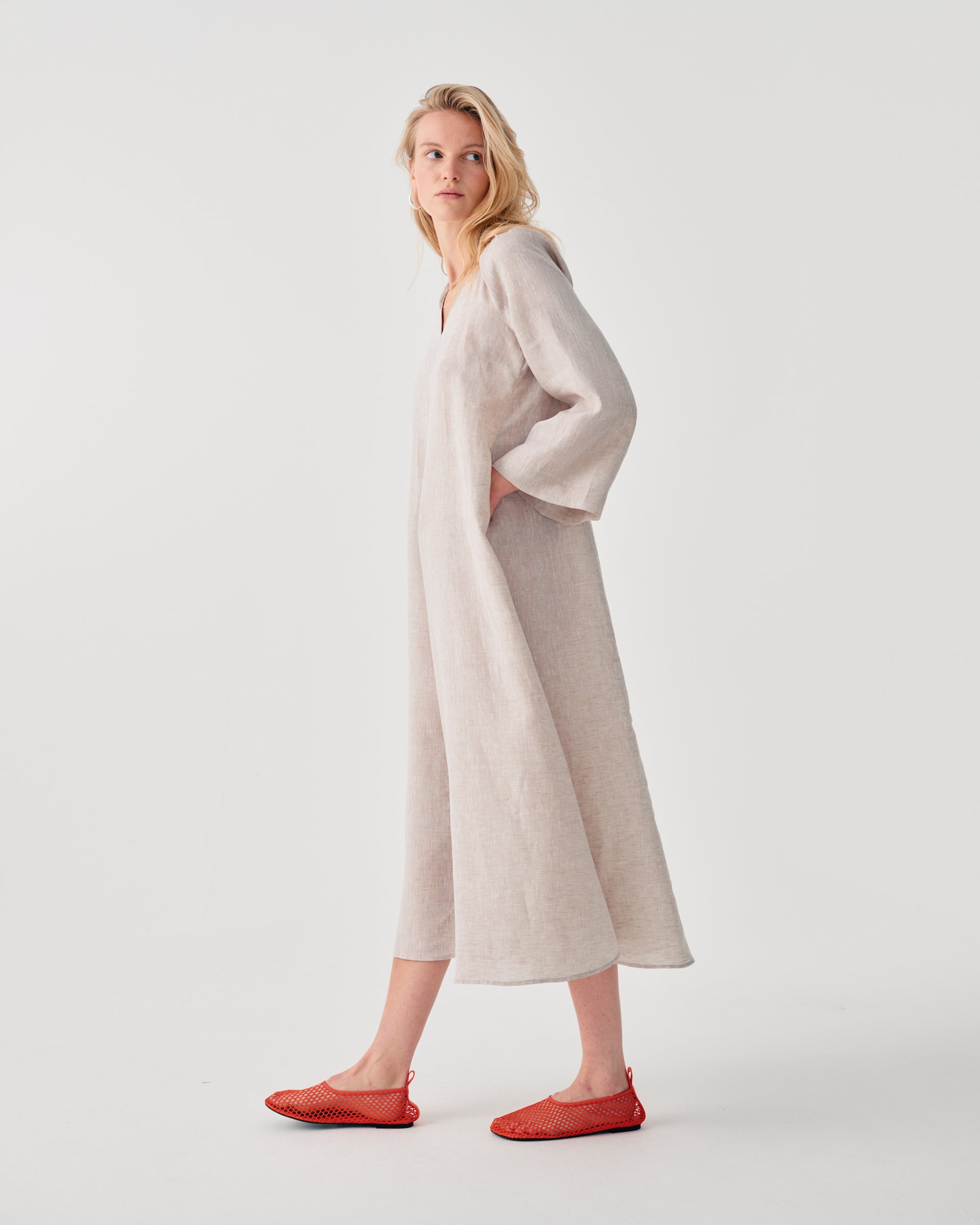 LONG DRESS WITH SIDE EMBROIDERY ON SLEEVES