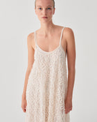 ABITO LUNGO CON MOTIVO RICAMATO IN RILIEVO