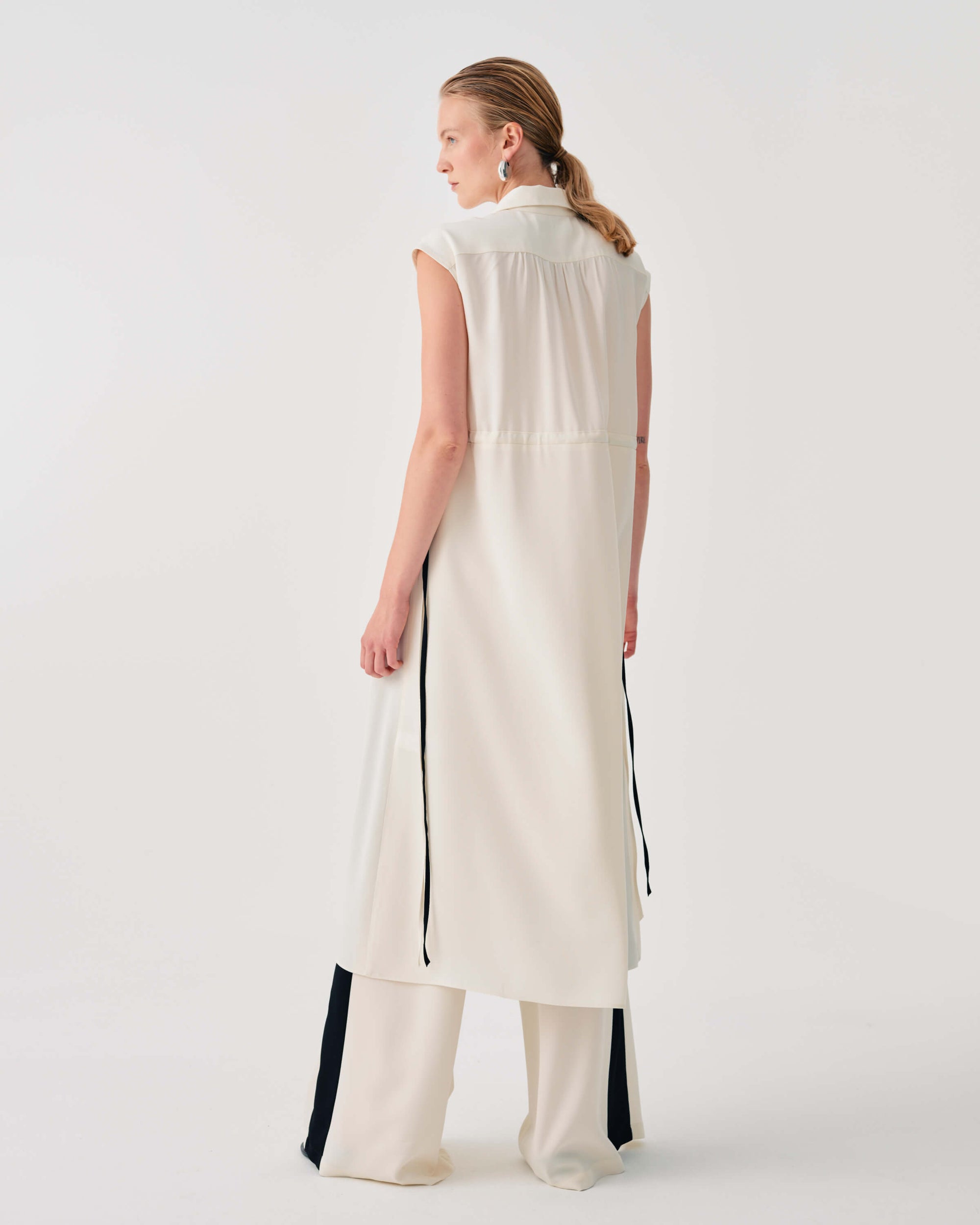 SLEEVELESS SHIRT DRESS WITH CONTRAST POCKET