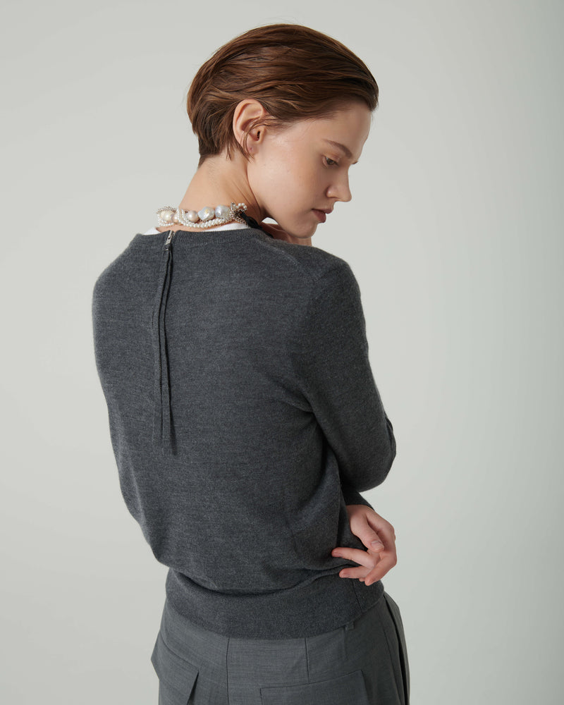 SWEATER WITH ZIP ON THE BACK