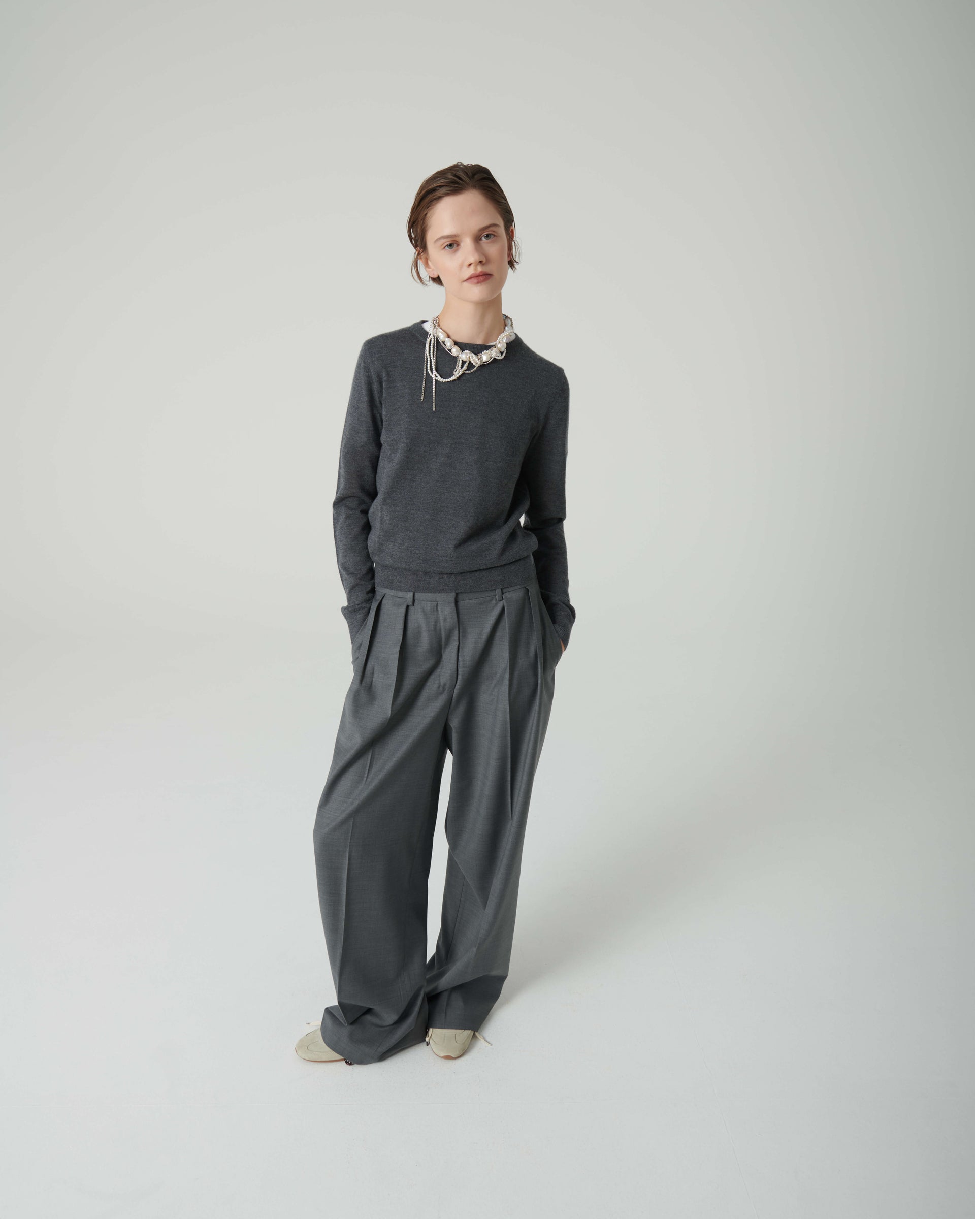 SWEATER WITH ZIP ON THE BACK