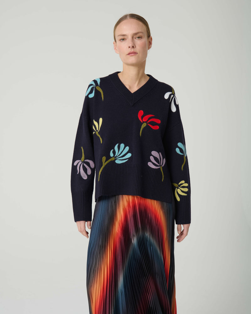 SWEATER WITH NEEDLE FLOWERS