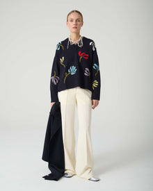 SWEATER WITH NEEDLE FLOWERS