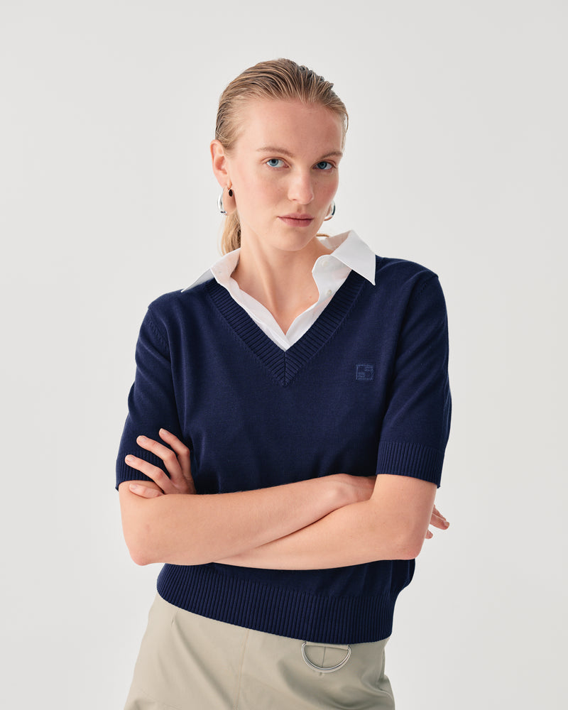 SHORT-SLEEVED V-NECK KNIT