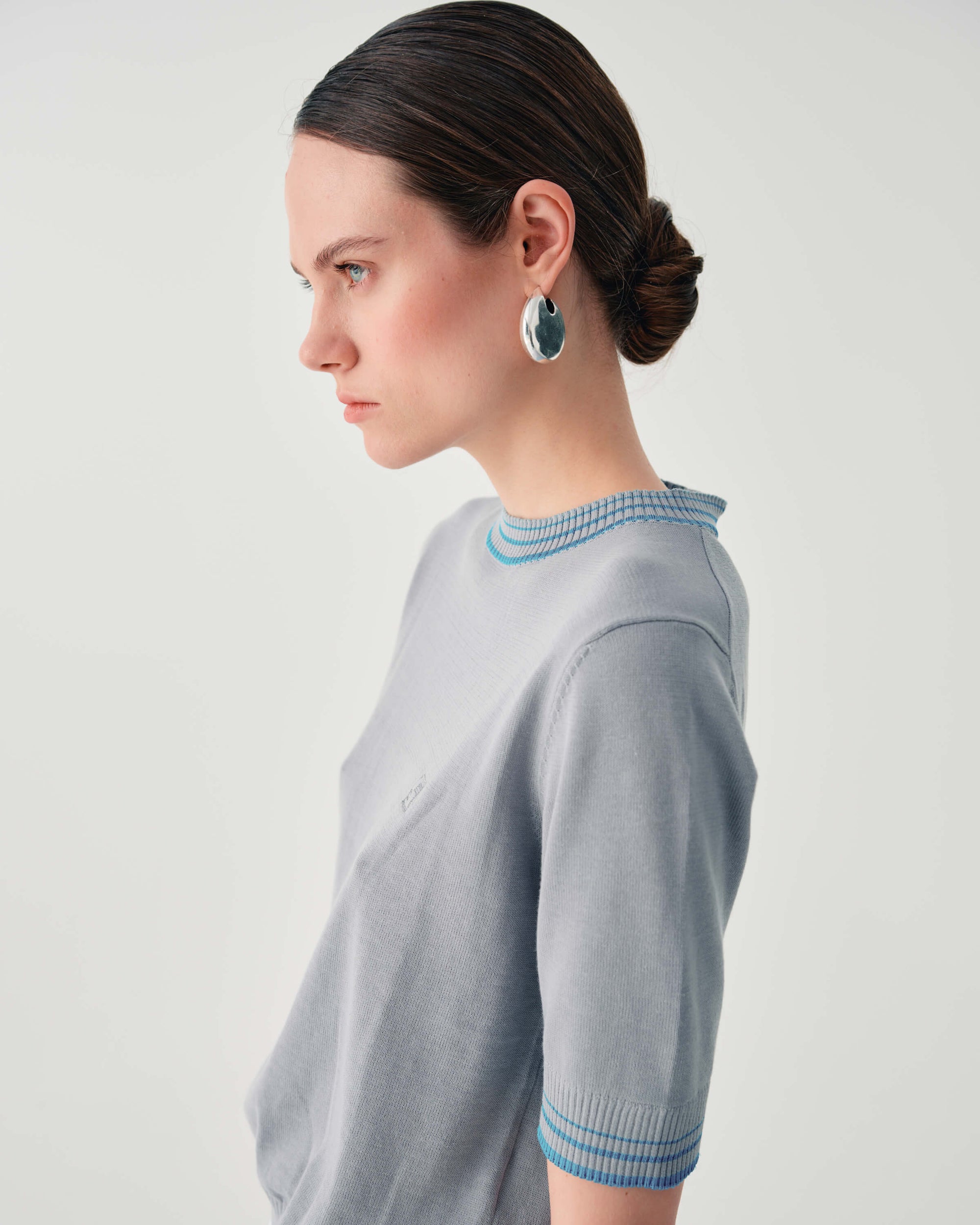 SHORT-SLEEVED KNIT WITH CONTRASTING STRIPES