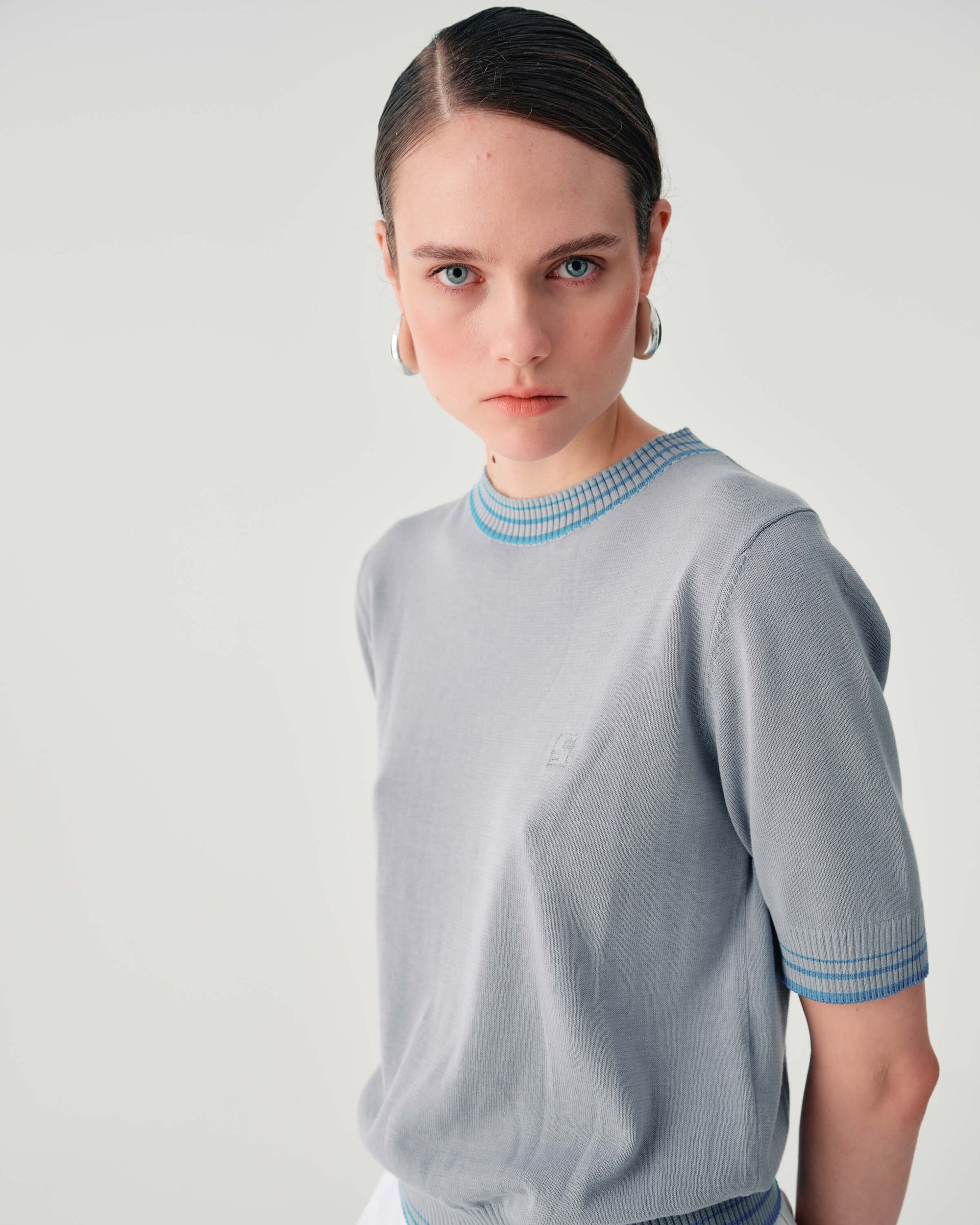 SHORT-SLEEVED KNIT WITH CONTRASTING STRIPES