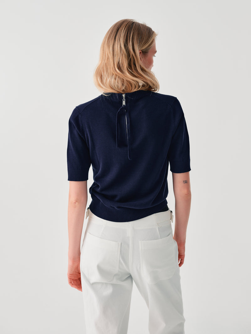 SHORT-SLEEVED KNIT WITH BACK ZIP