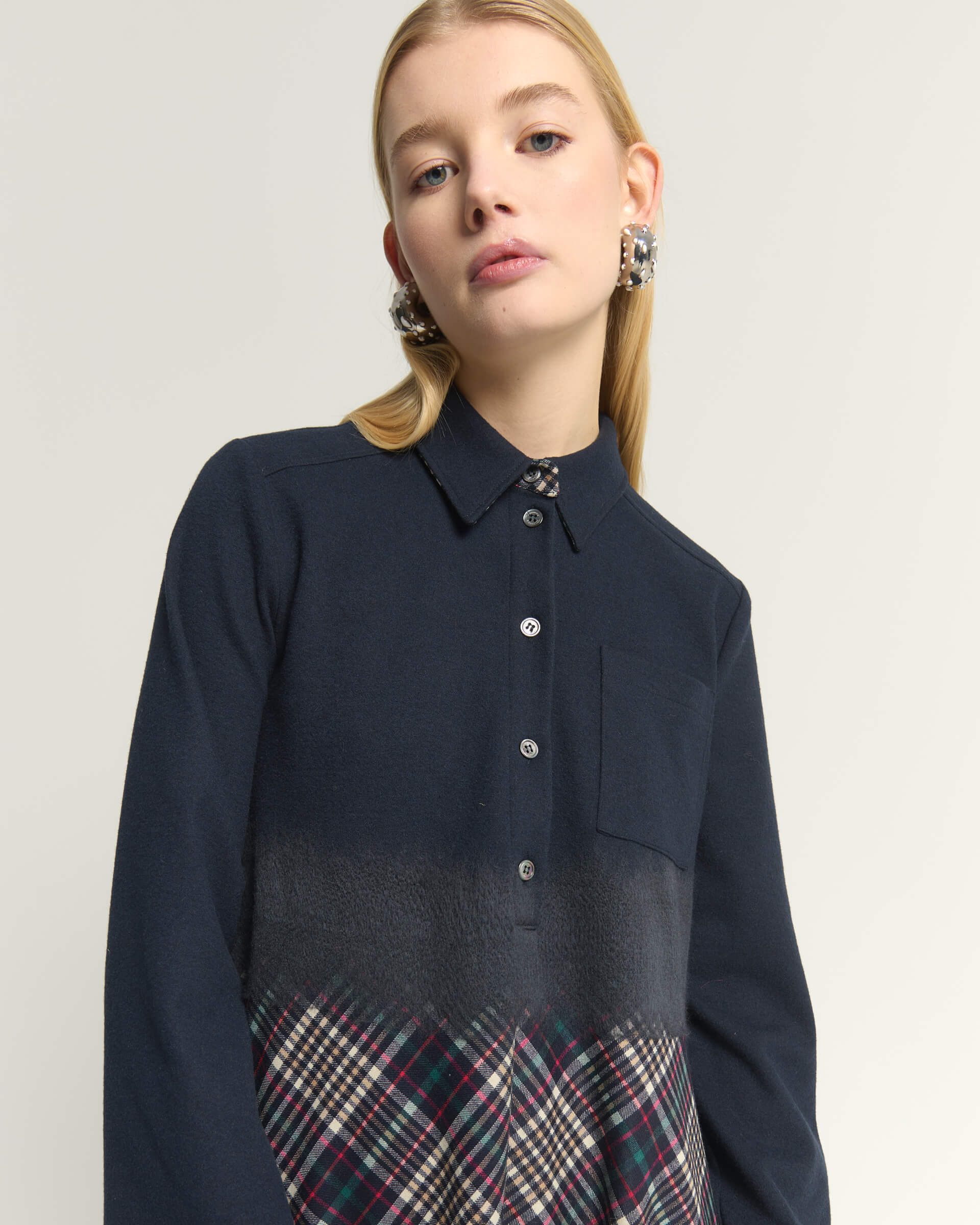 ABITO IN TARTAN CON LAVORAZIONE PUNCH NEEDLE