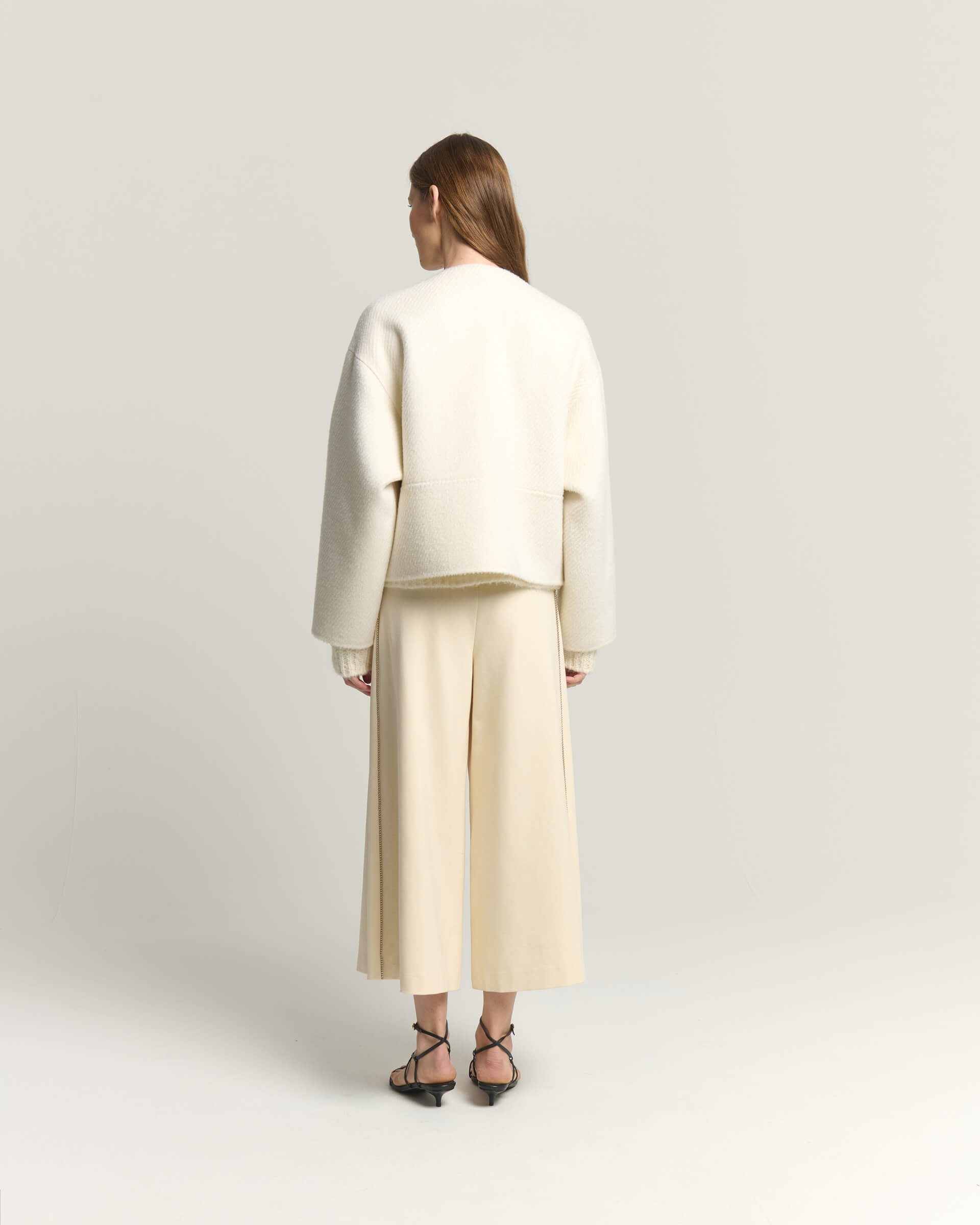 PANTALONI AMPI CON DETTAGLI IN ACCIAIO