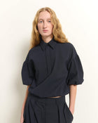 CROP TOP CON MANICHE AMPIE