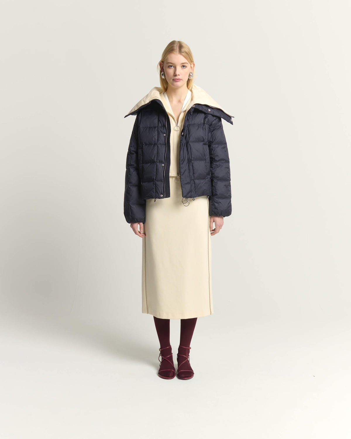 PIUMINO CORTO IN NYLON CON VERA IMBOTTITURA IN PIUMA